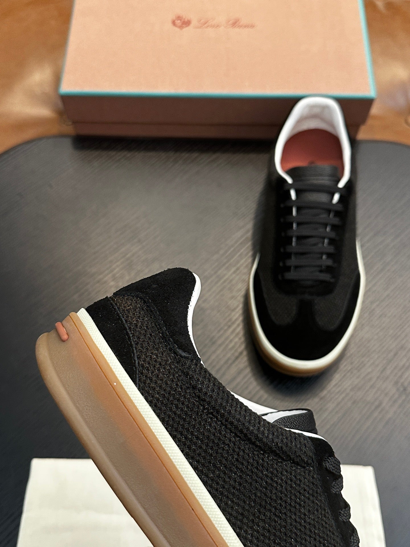 LP Sneakers