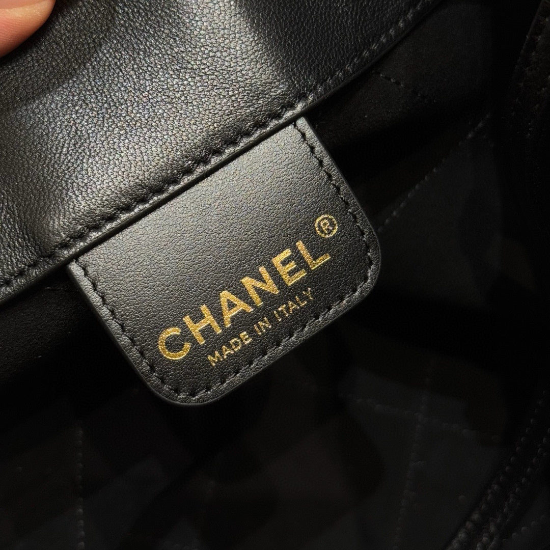 Chanel 25P Hobo (27x23x21cm)