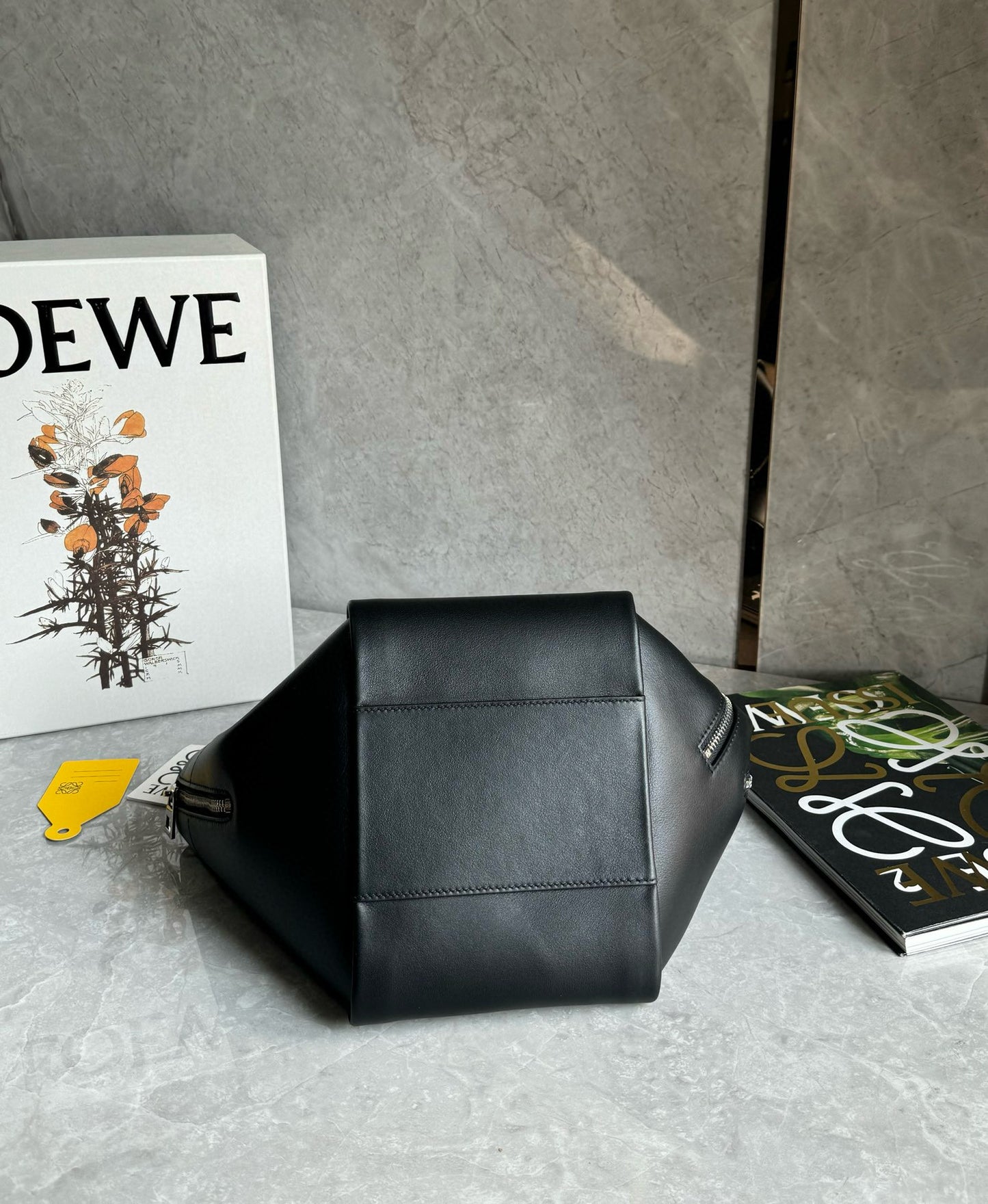 Loewe Hammock Flip Shoulder Bag(15x22.5x22cm)