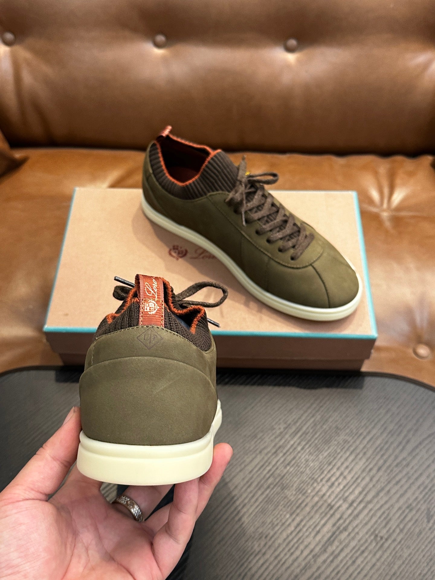 LP Sneakers