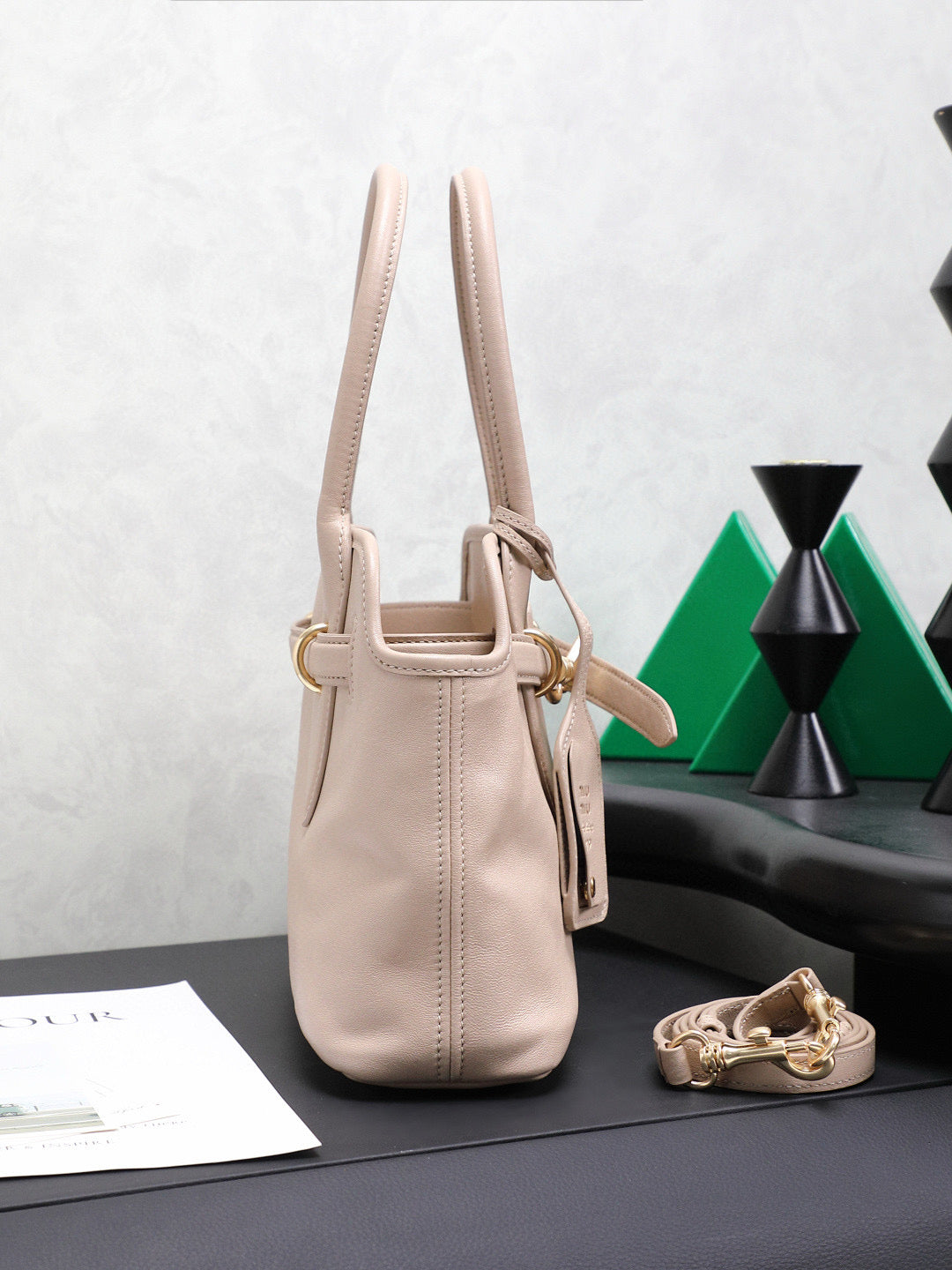 Miu Miu Aventure Bag 22x30x10cm