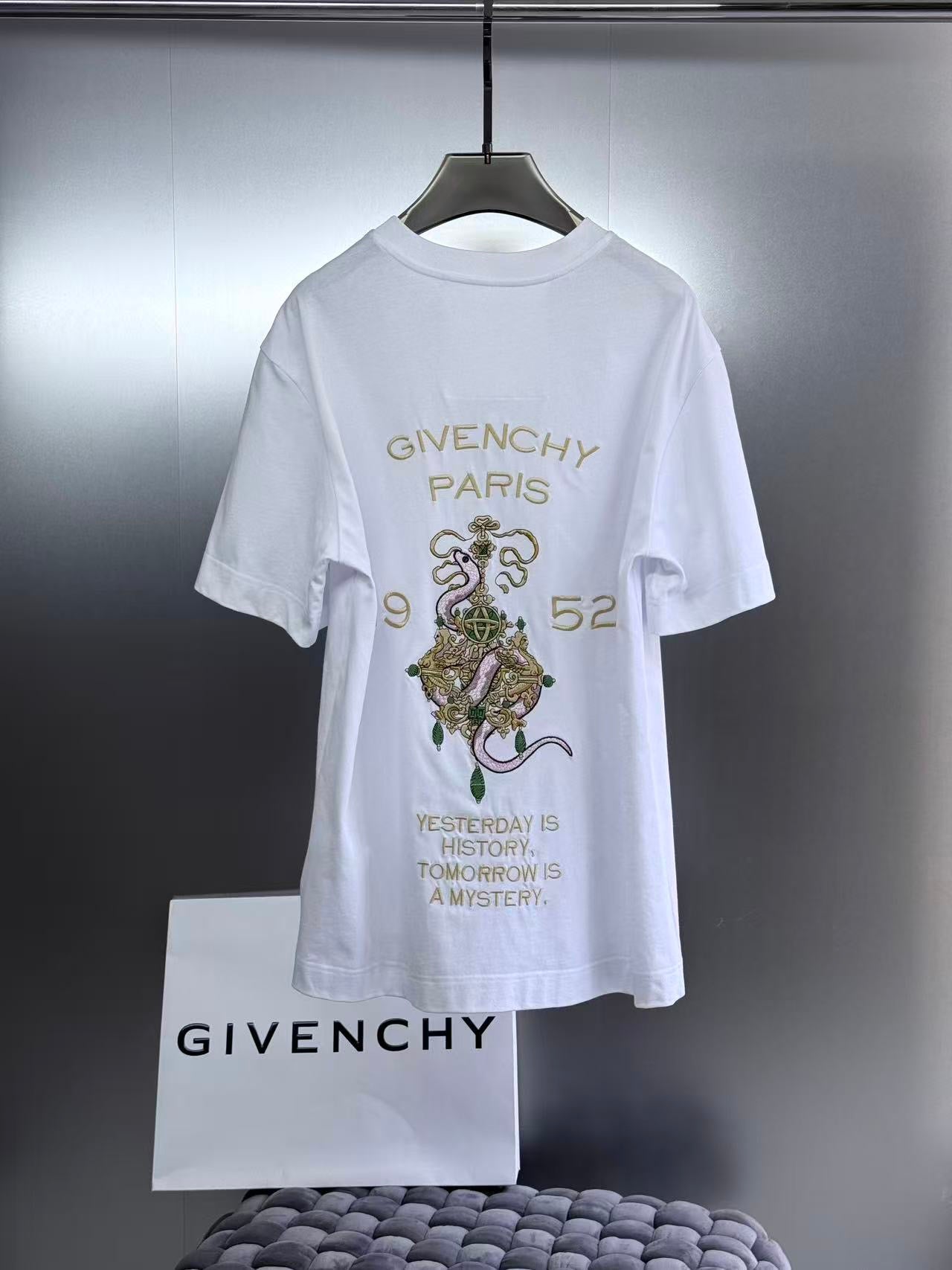 Givenchy T-Shirt
