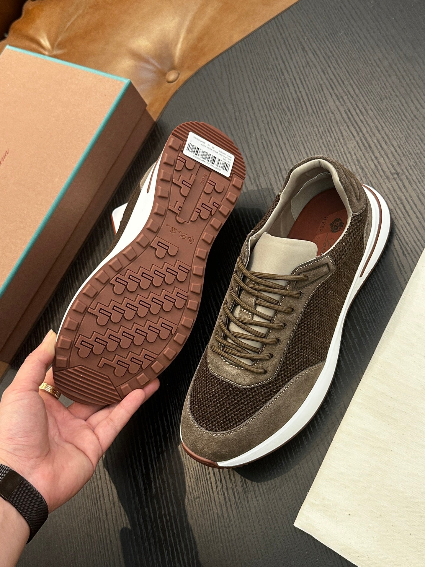 LP Sneakers