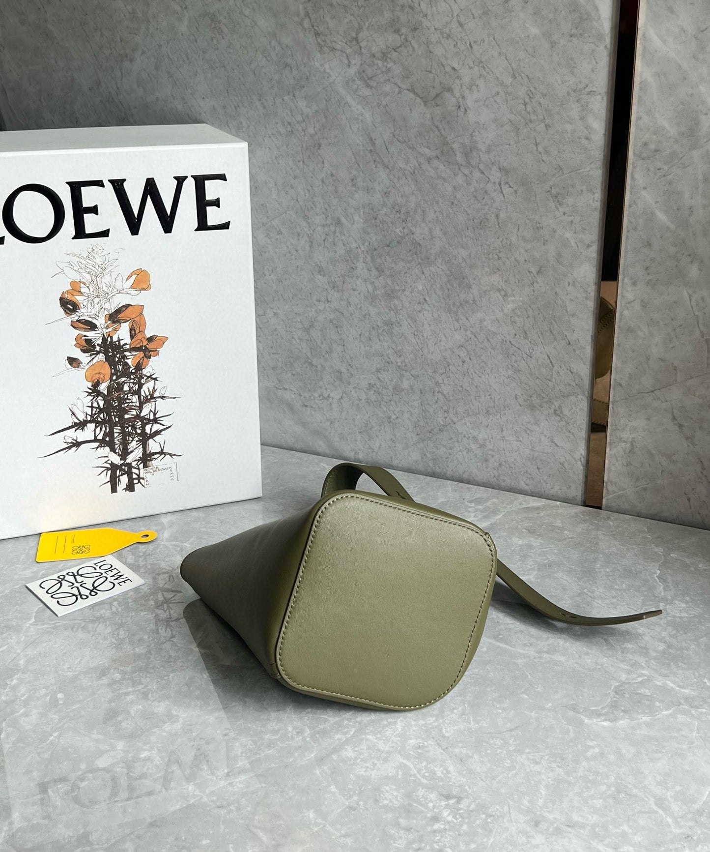 Loewe Pebble Bucket Bag(16x16x19.5cm)
