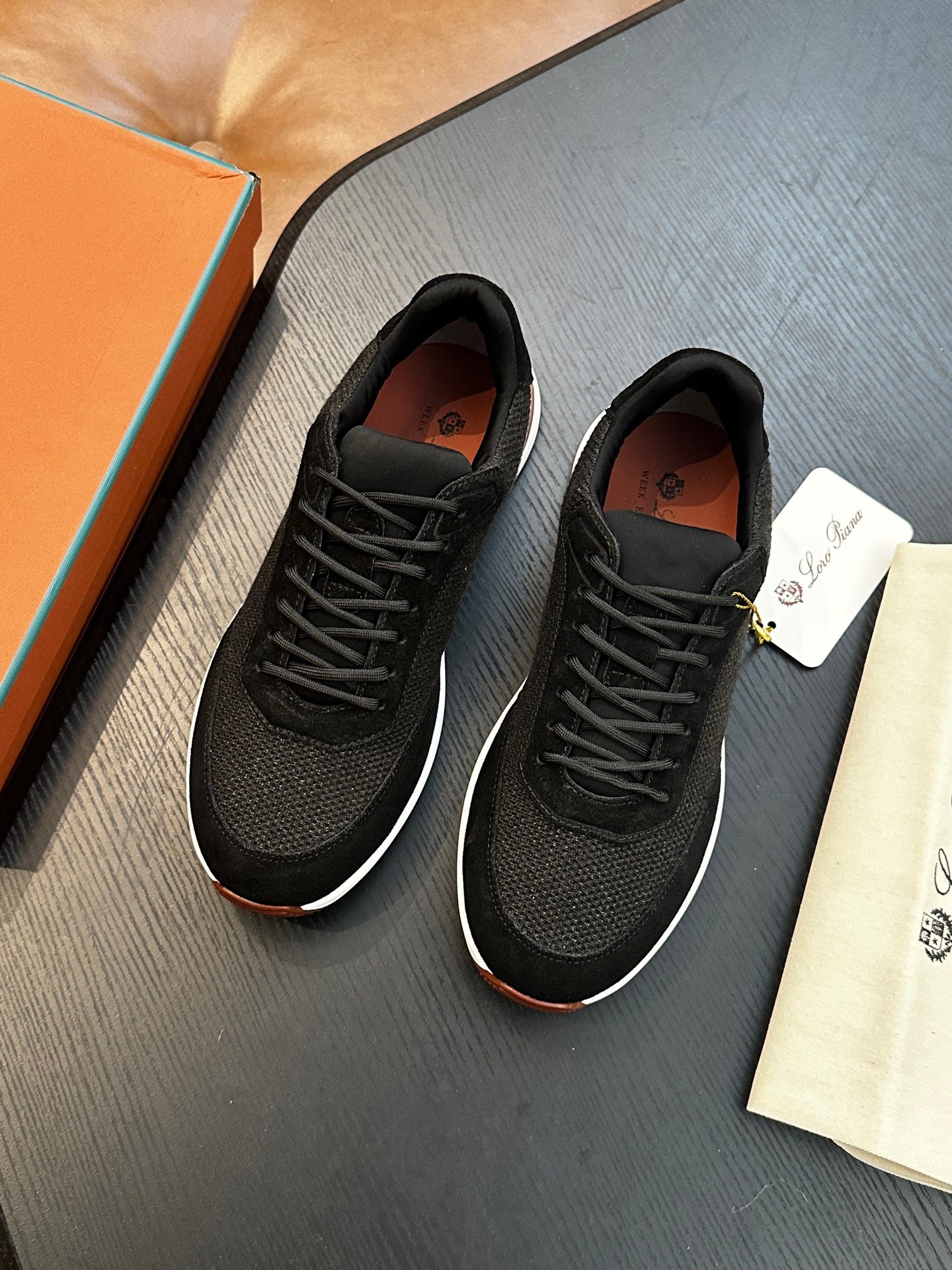 LP Sneakers