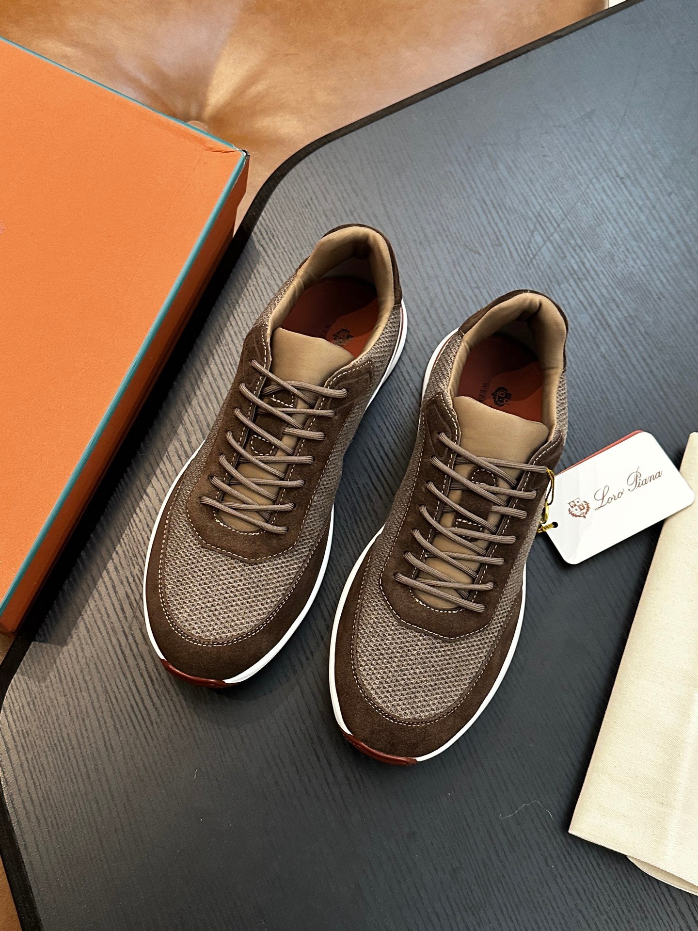 LP Sneakers