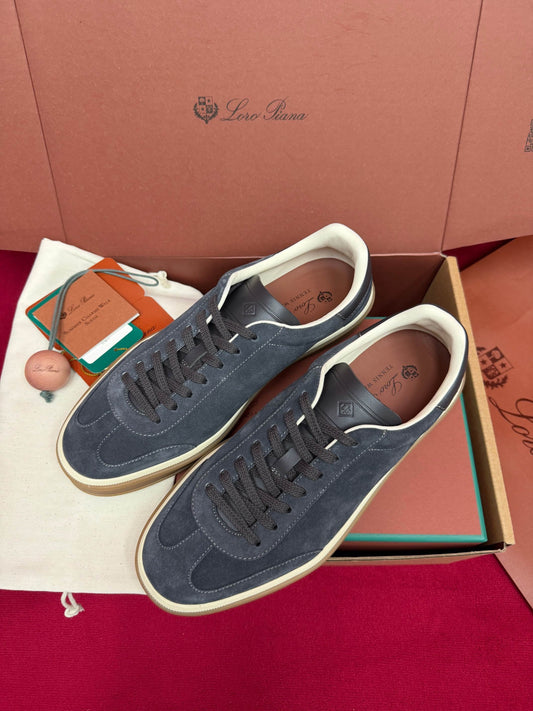 LP Sneakers
