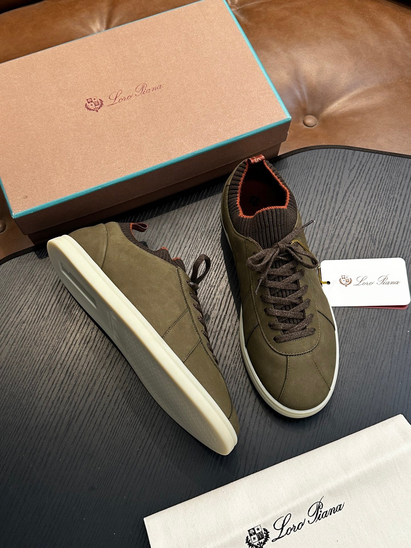 LP Sneakers