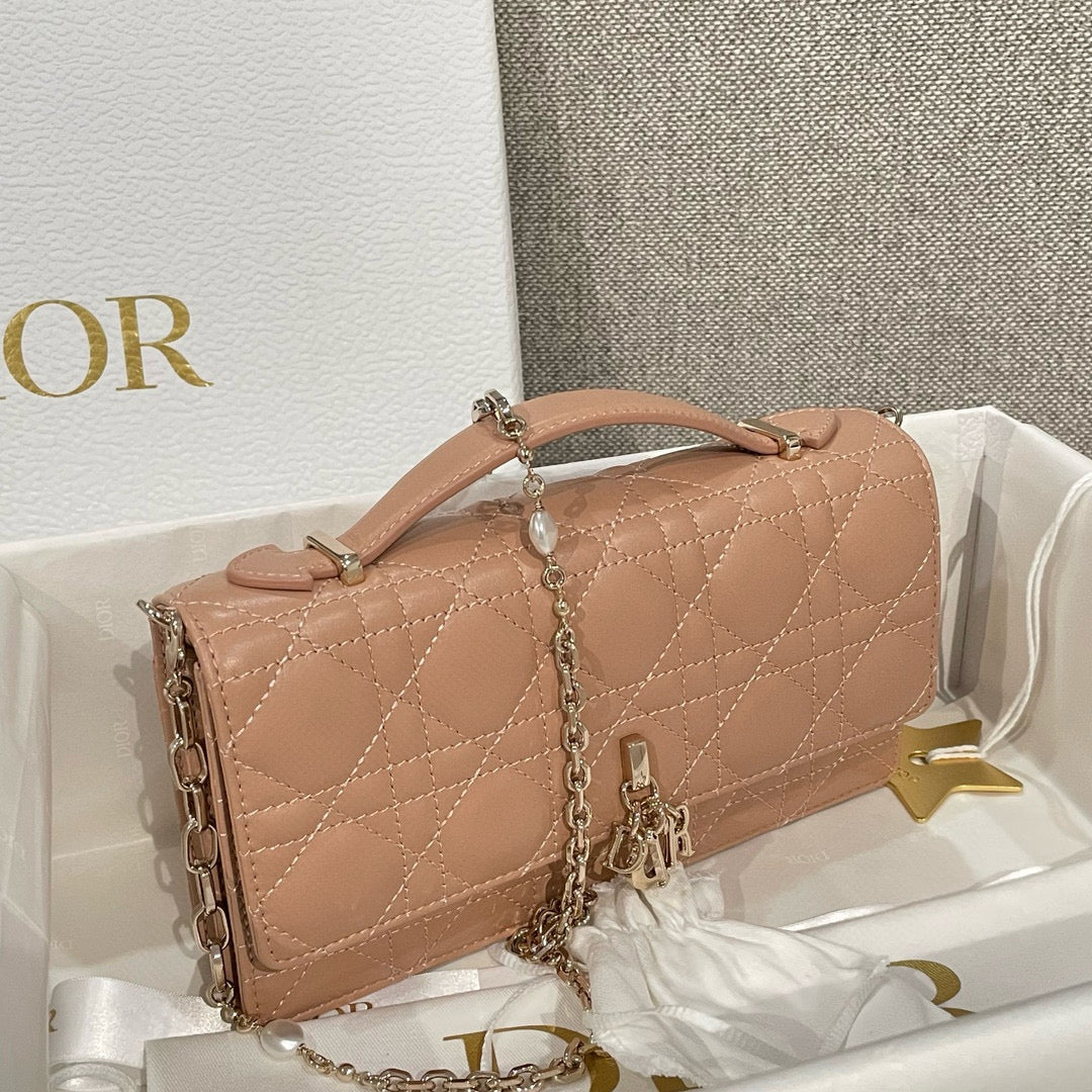 Dior WOC