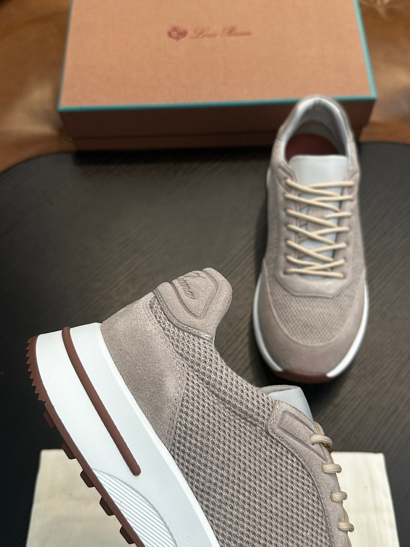 LP Sneakers