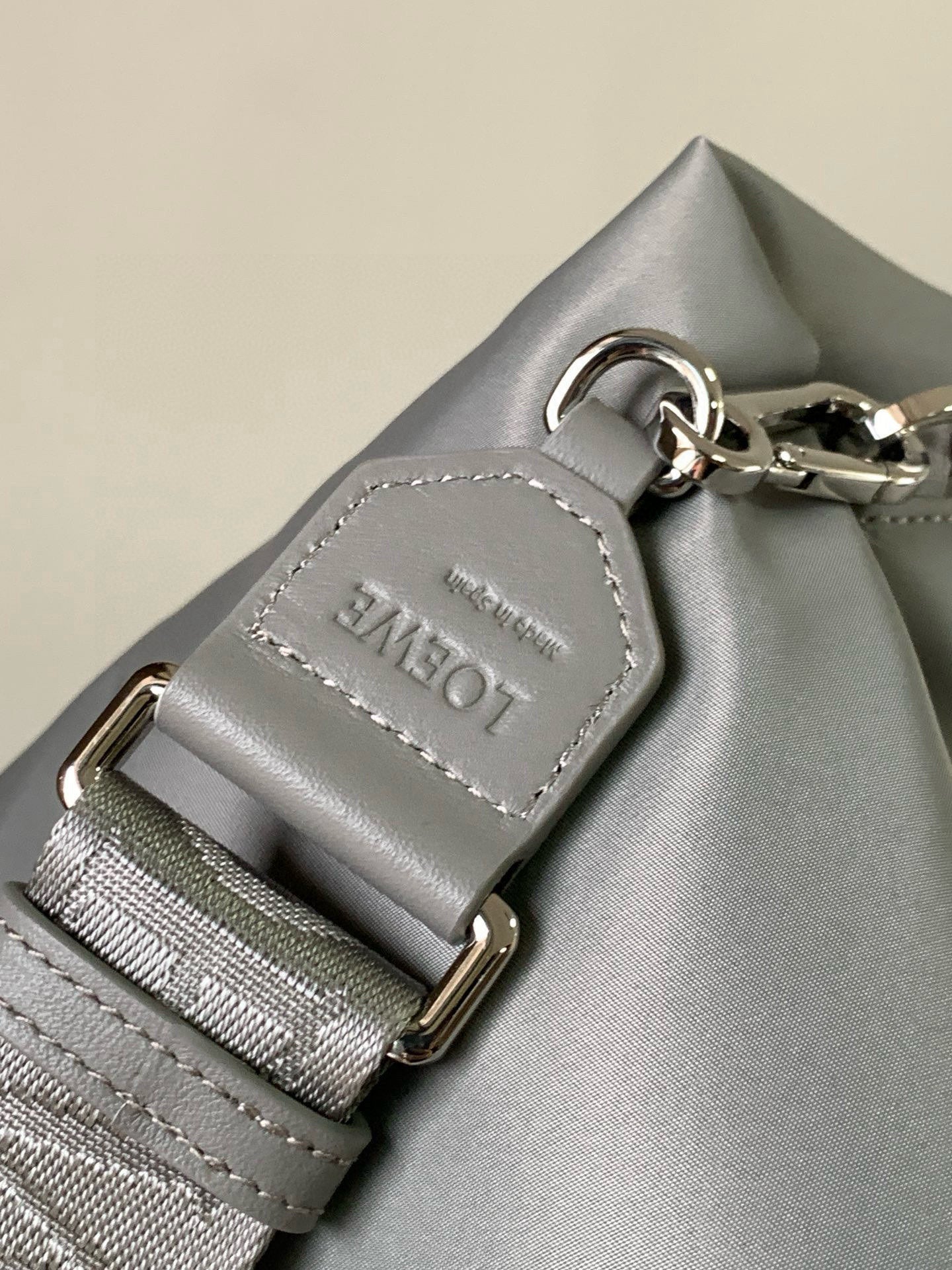 Loewe Messenger Bag 30x20.5x10CM