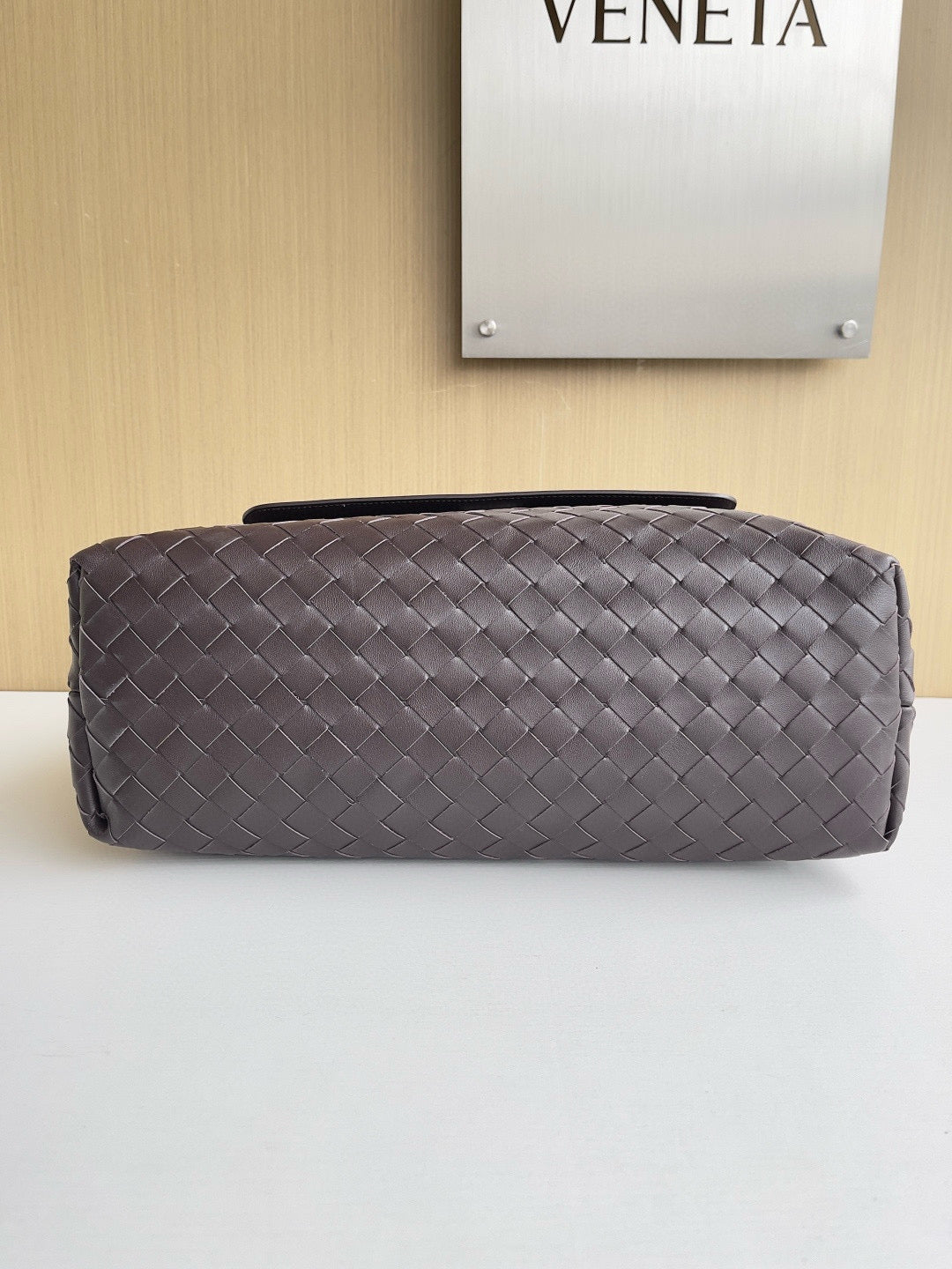 BV Andiamo Messenger In Fondant Bag