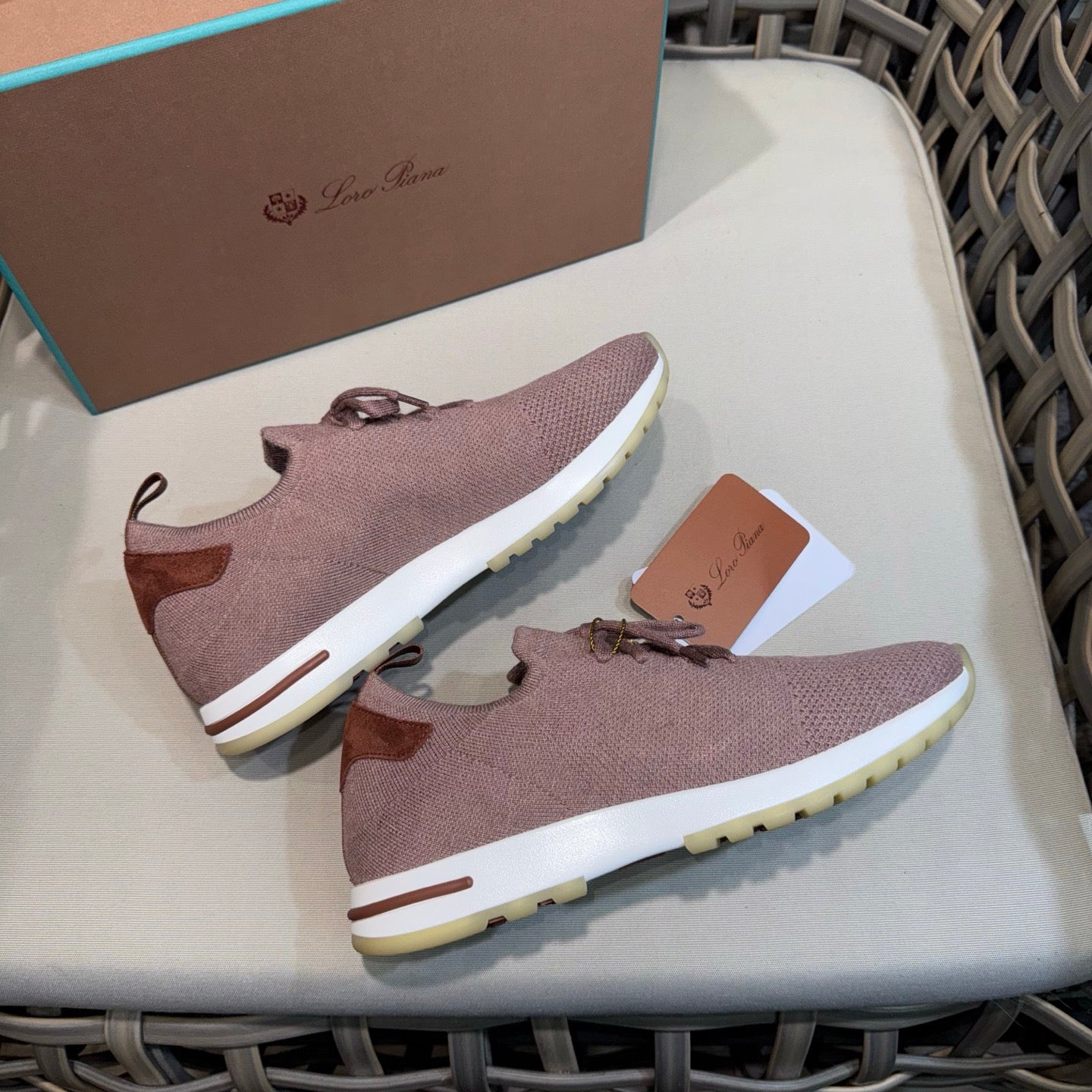 LP Sneakers