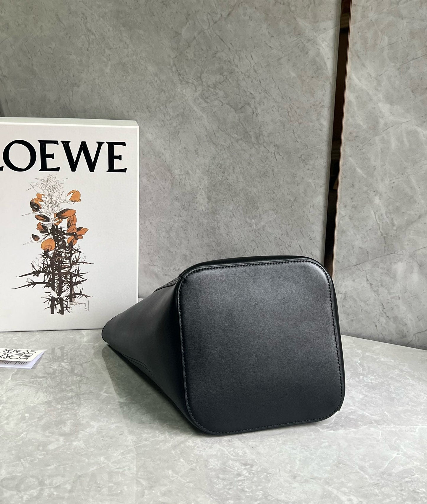 Loewe Pebble Bucket Bag(24.5x23.5x28cm)