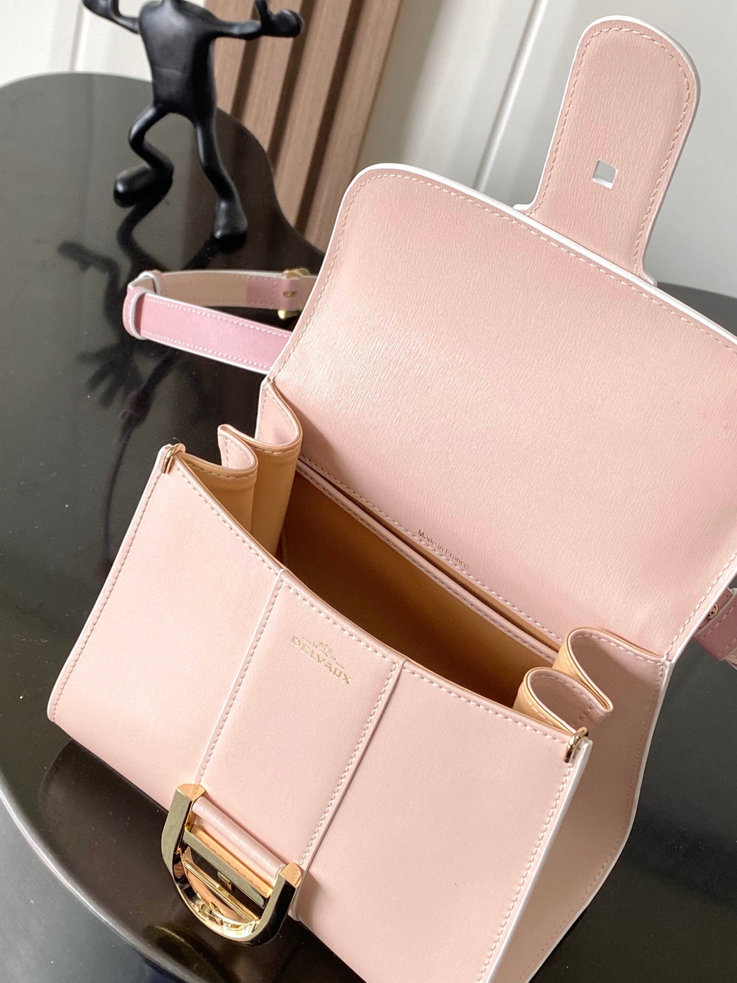 Delvaux Sling Bag (20＊10＊16 cm)