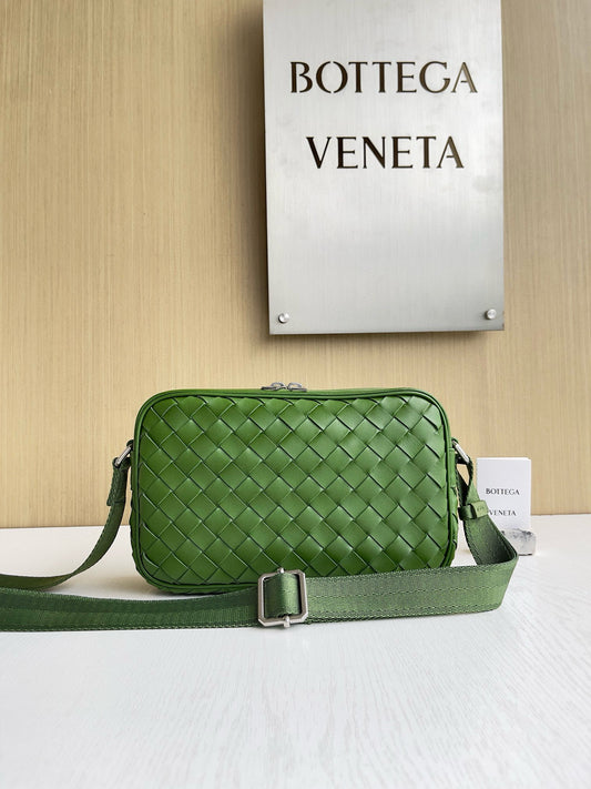BV Intrecciato Camera Bag