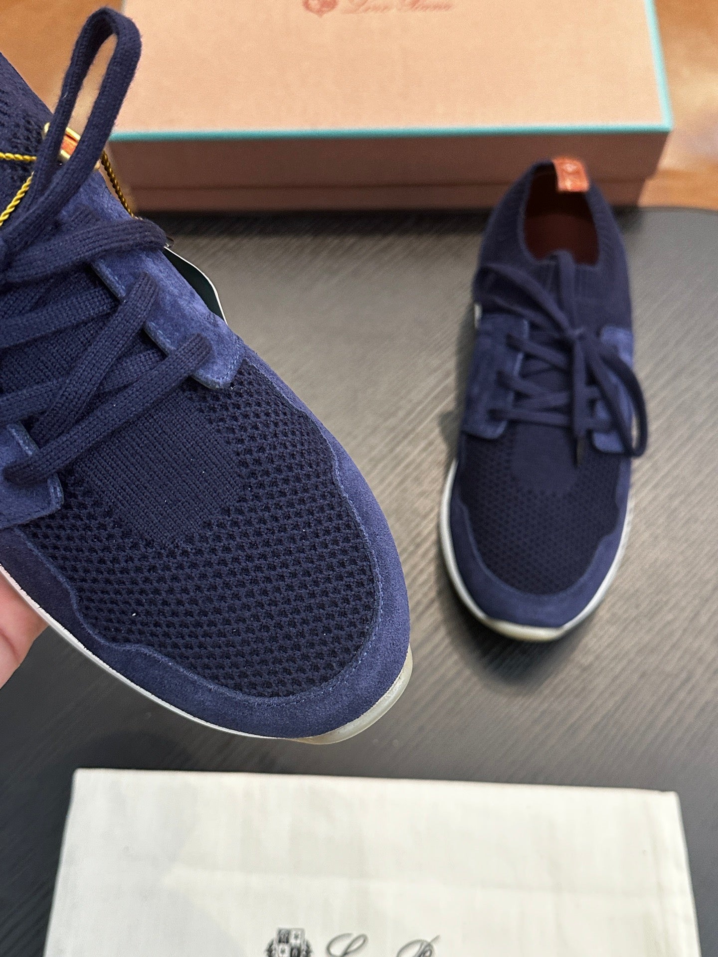 LP Sneakers
