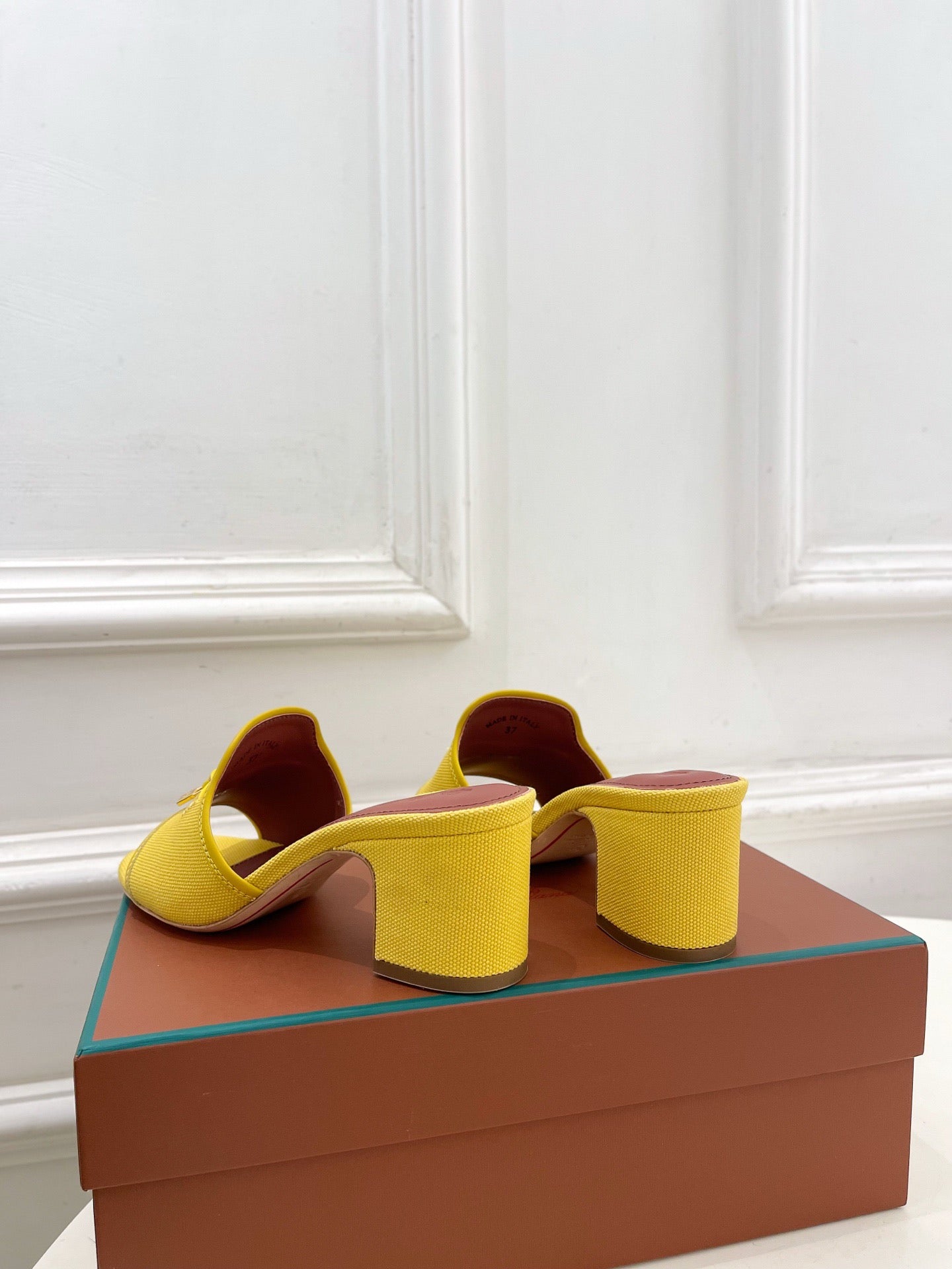 LP Sandals