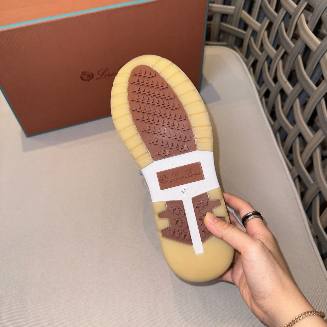 LP Sneakers