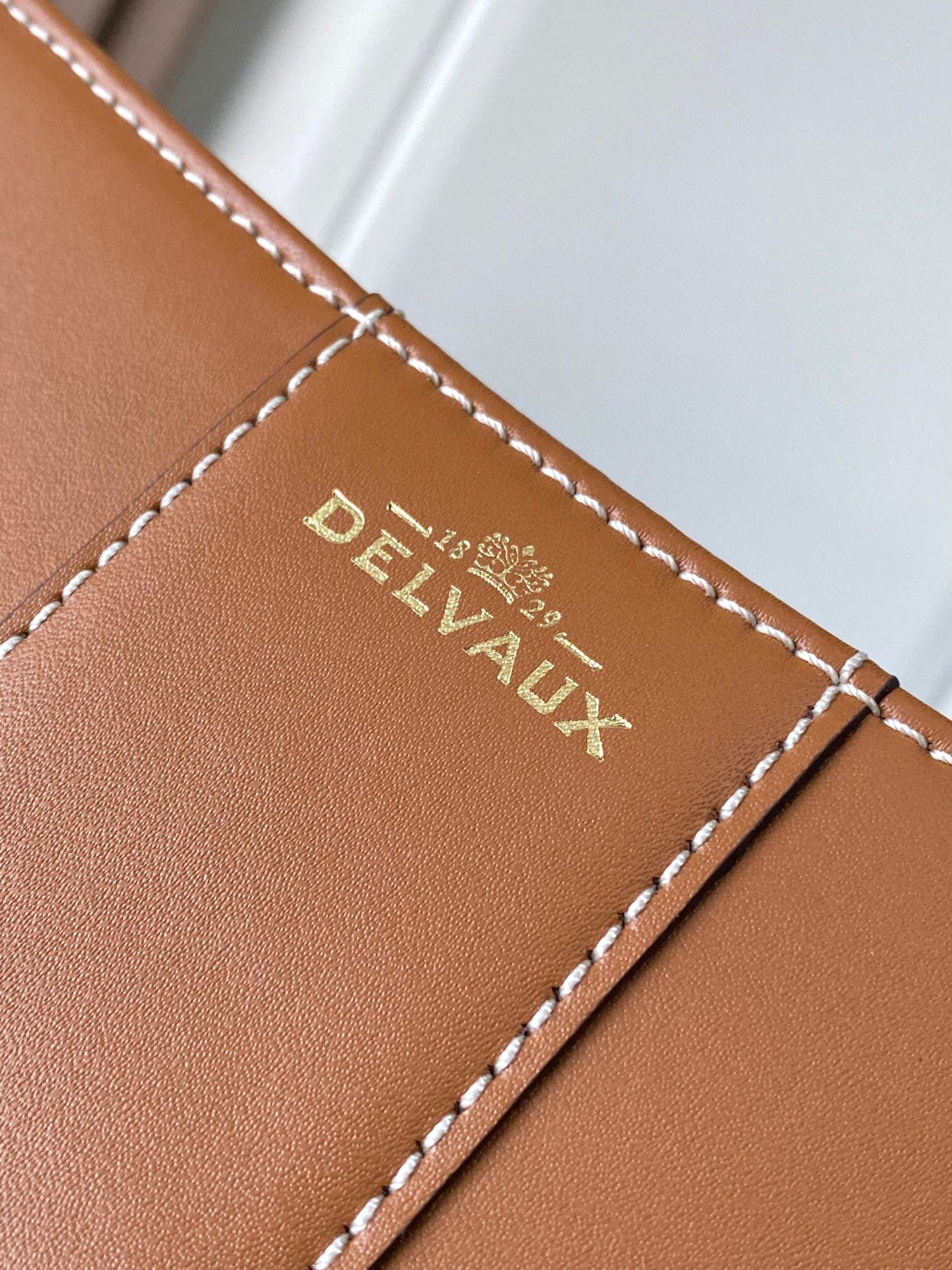 Delvaux Sling Bag (28*12*16cm)