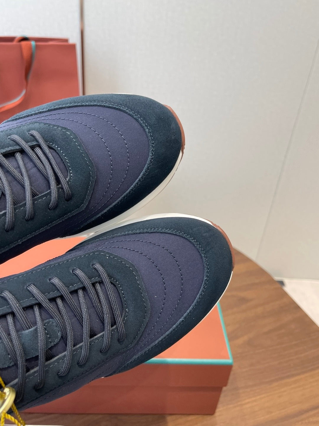 LP Sneakers