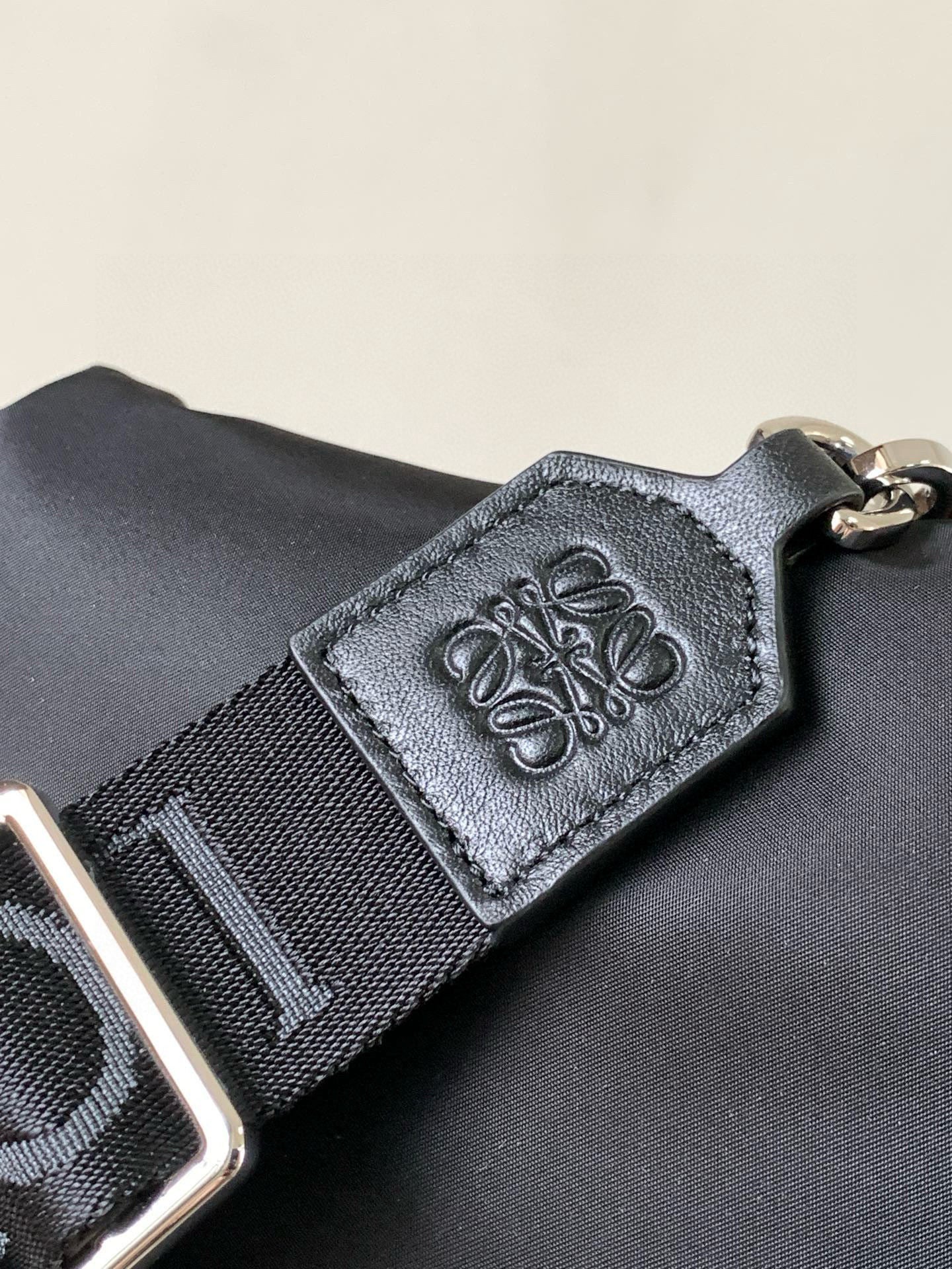 Loewe Messenger Bag 23x17x9CM