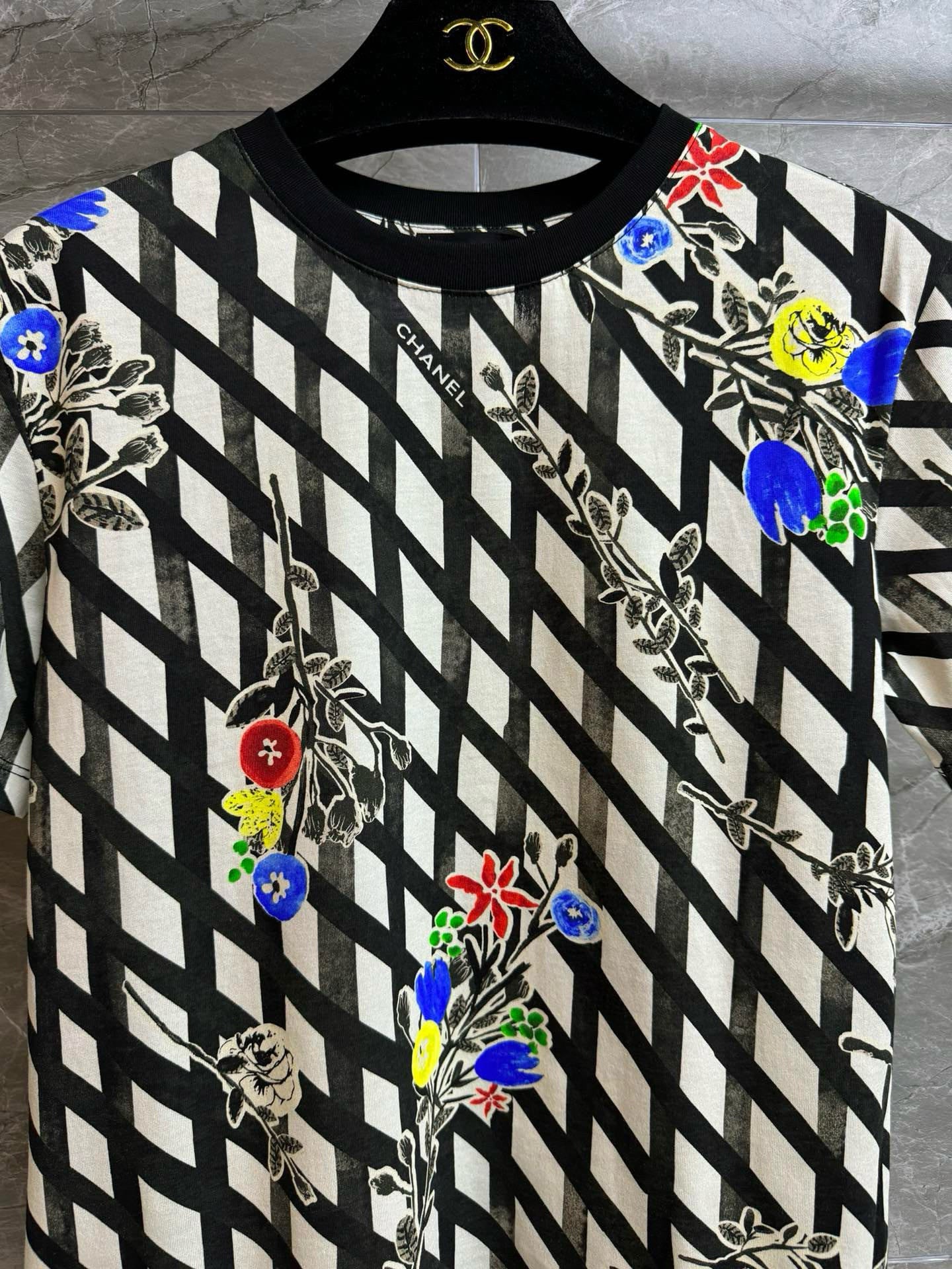 Chanel T-Shirt