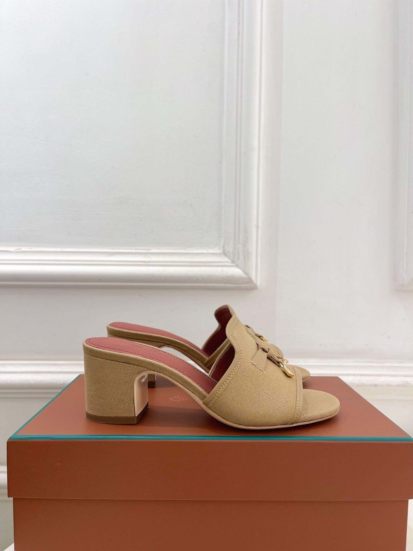 LP Sandals