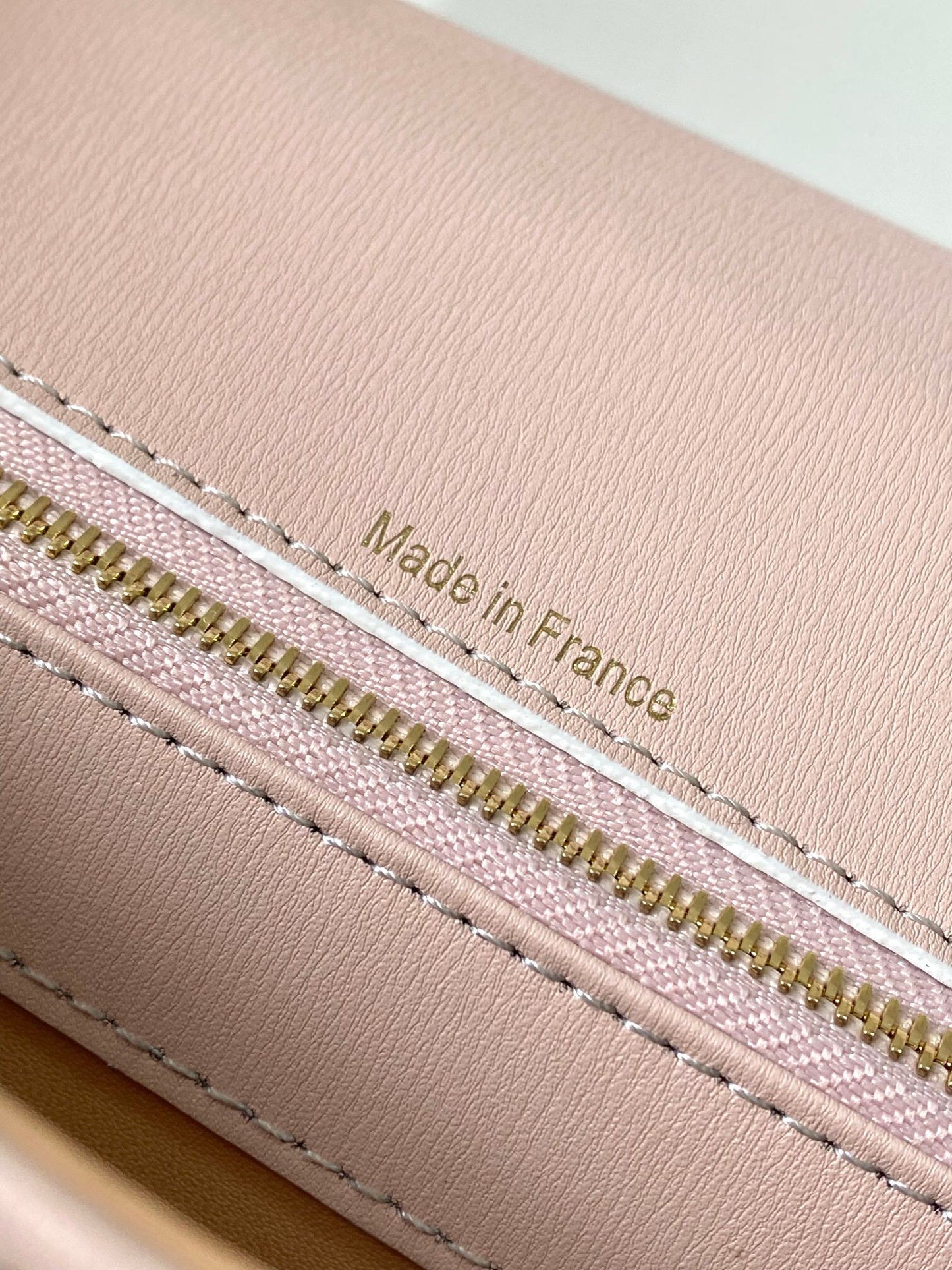 Delvaux Sling Bag (28＊15＊22cm）