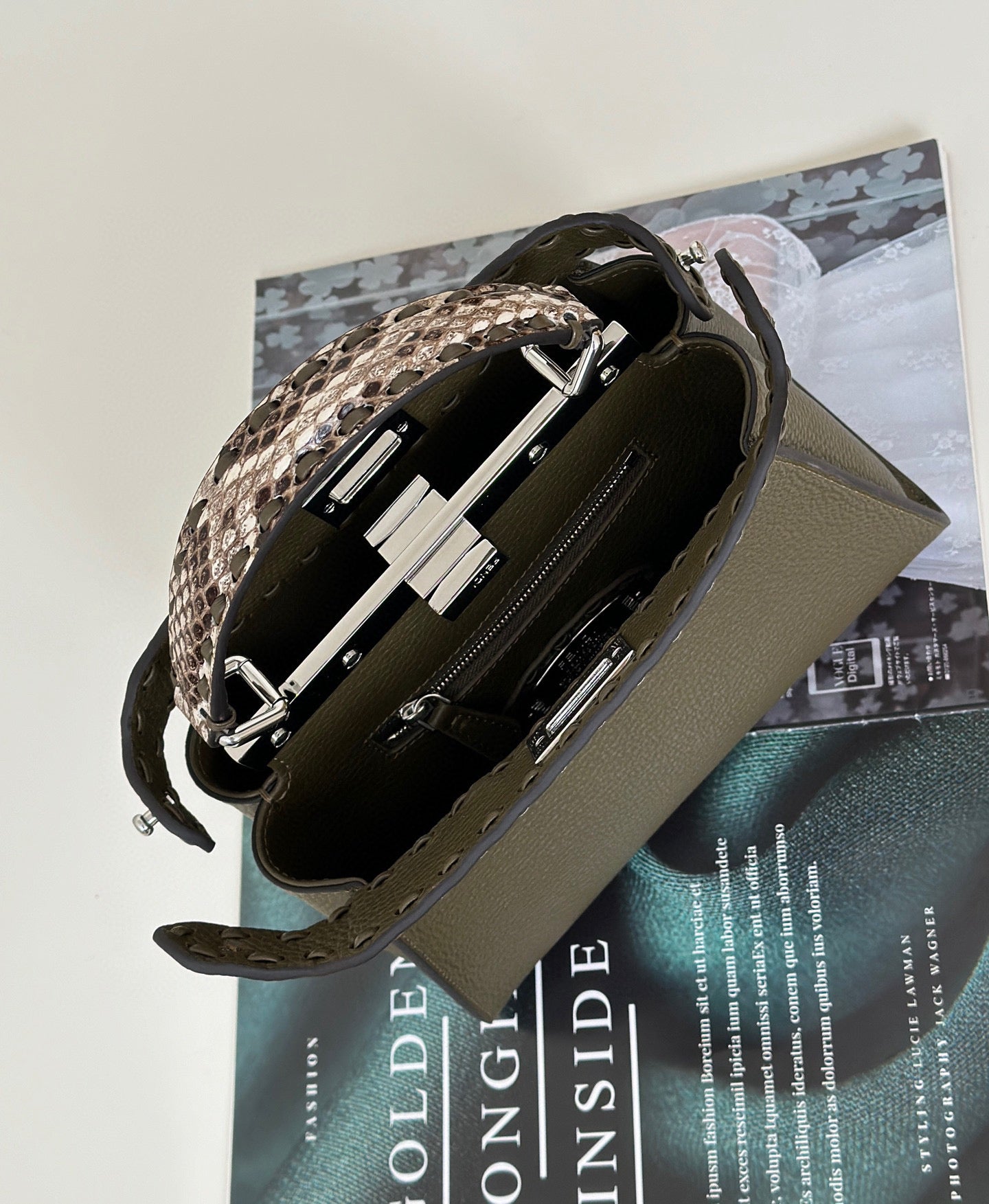 Fendi Peekaboo Bag (23.5x12x20 cm)