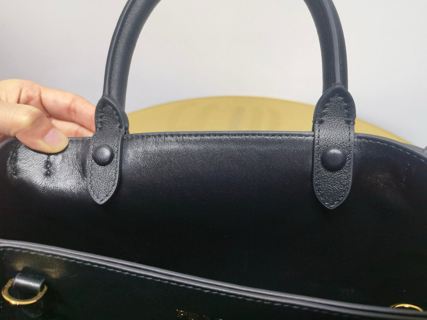 Prada Handbag 28x10x10.5cm