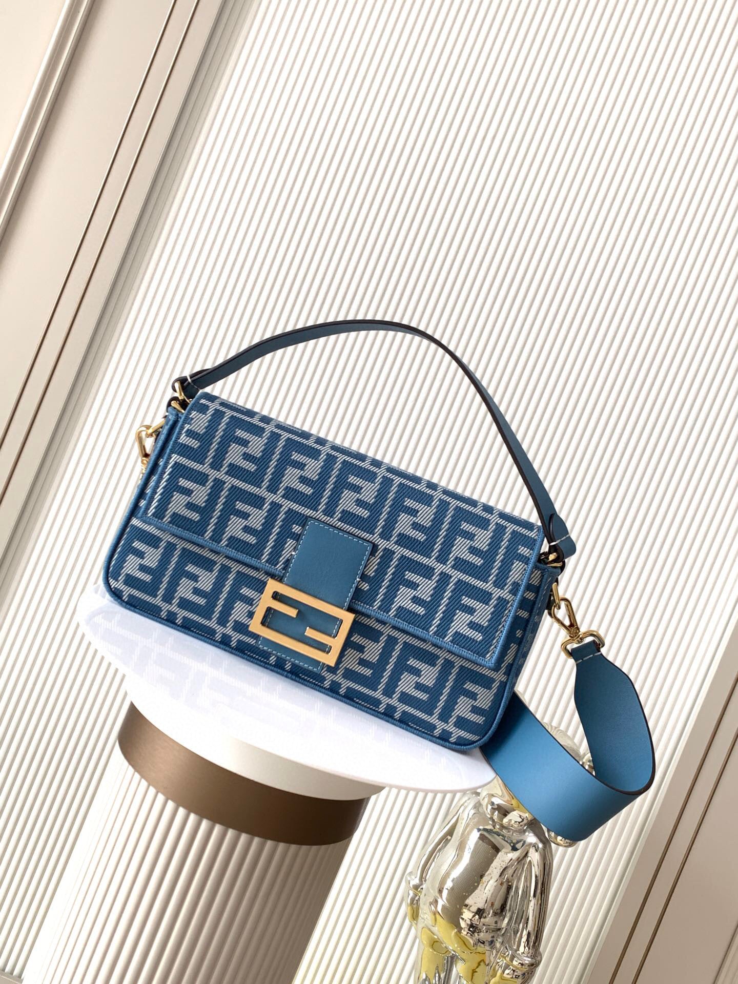 Fendi Baguette bag (Medium)
