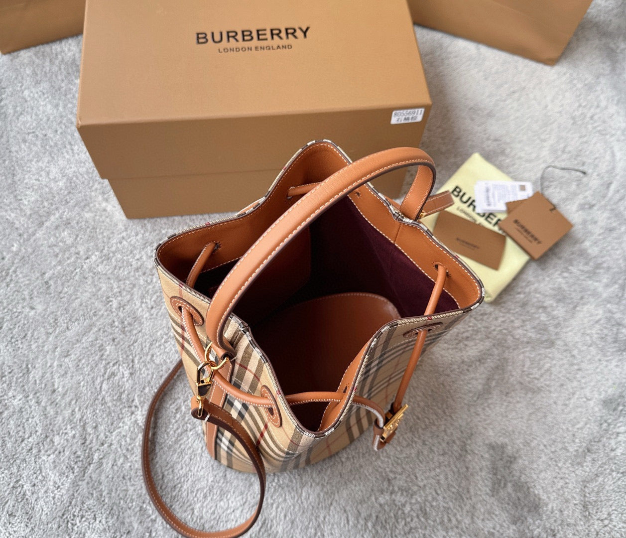 Burberry London Mini Bucket Bag(16CM*26CM*26CM)