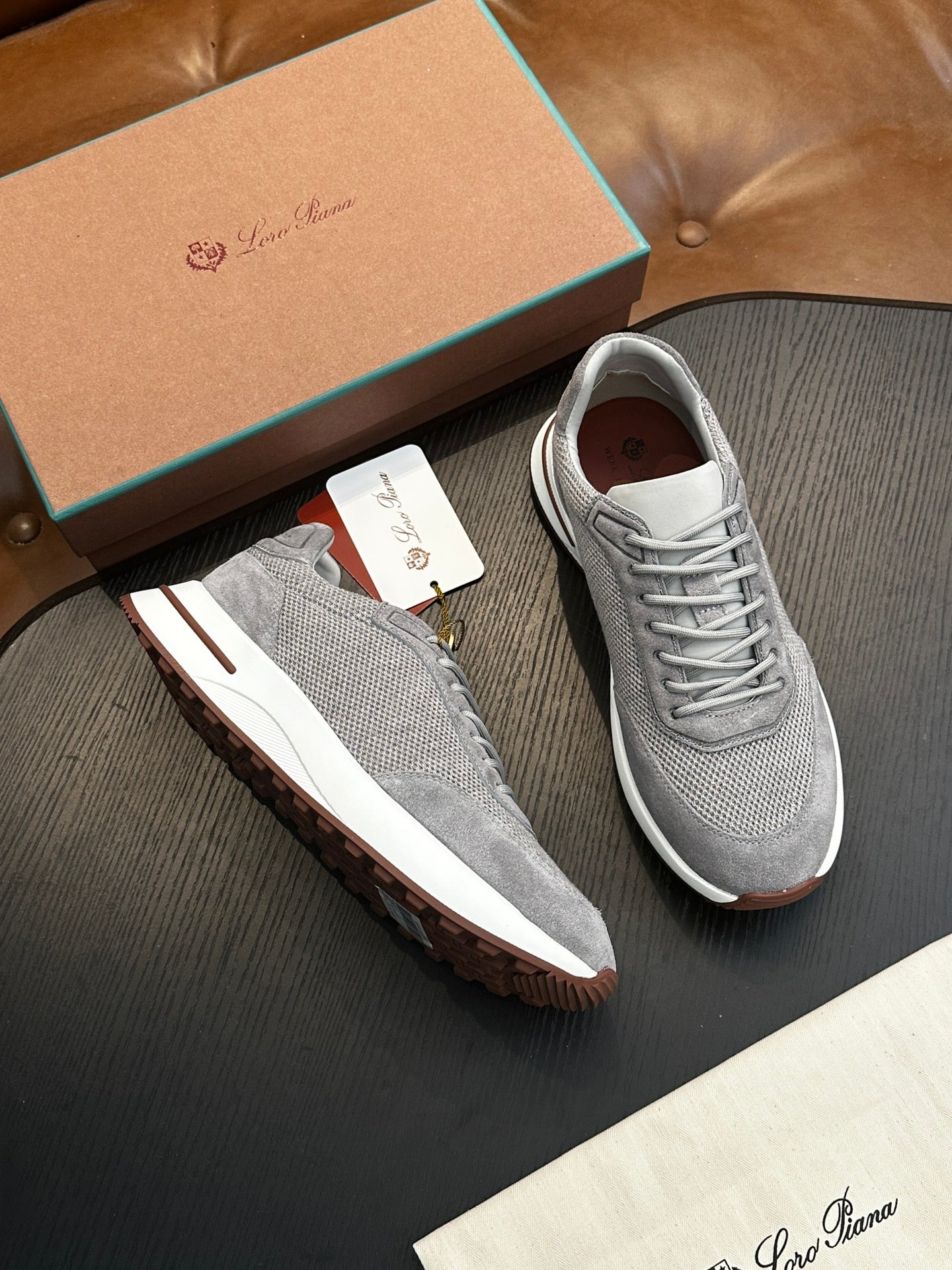 LP Sneakers