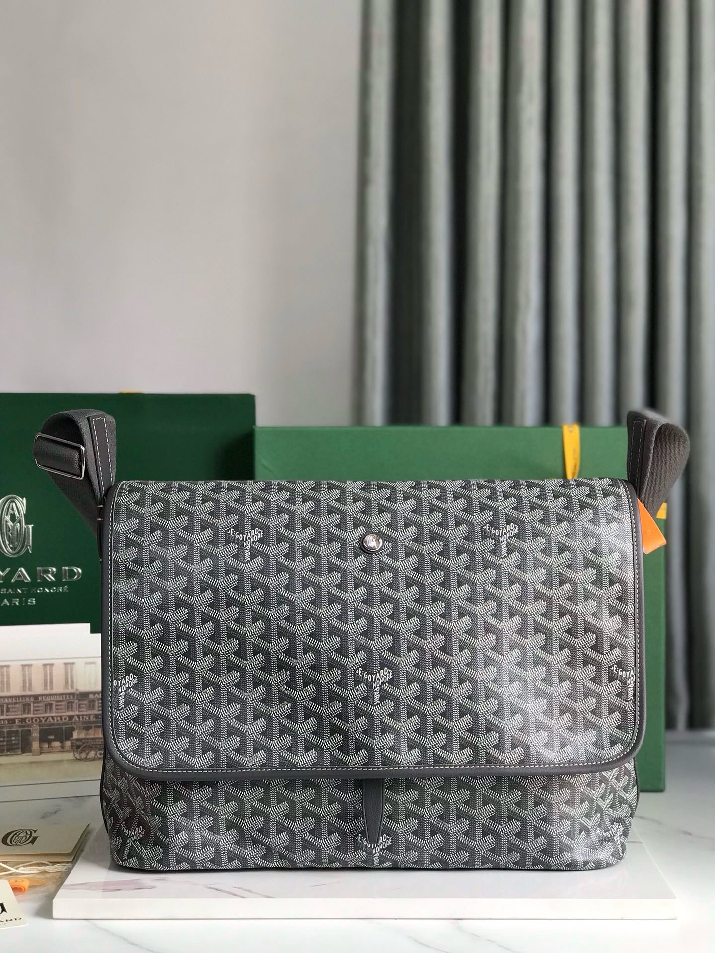 Goyard Messenger Bag 35x26x7.5cm