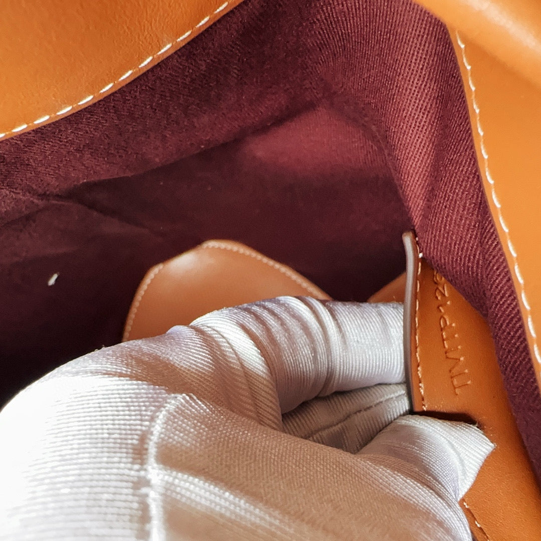 Burberry London Mini Bucket Bag(16CM*26CM*26CM)