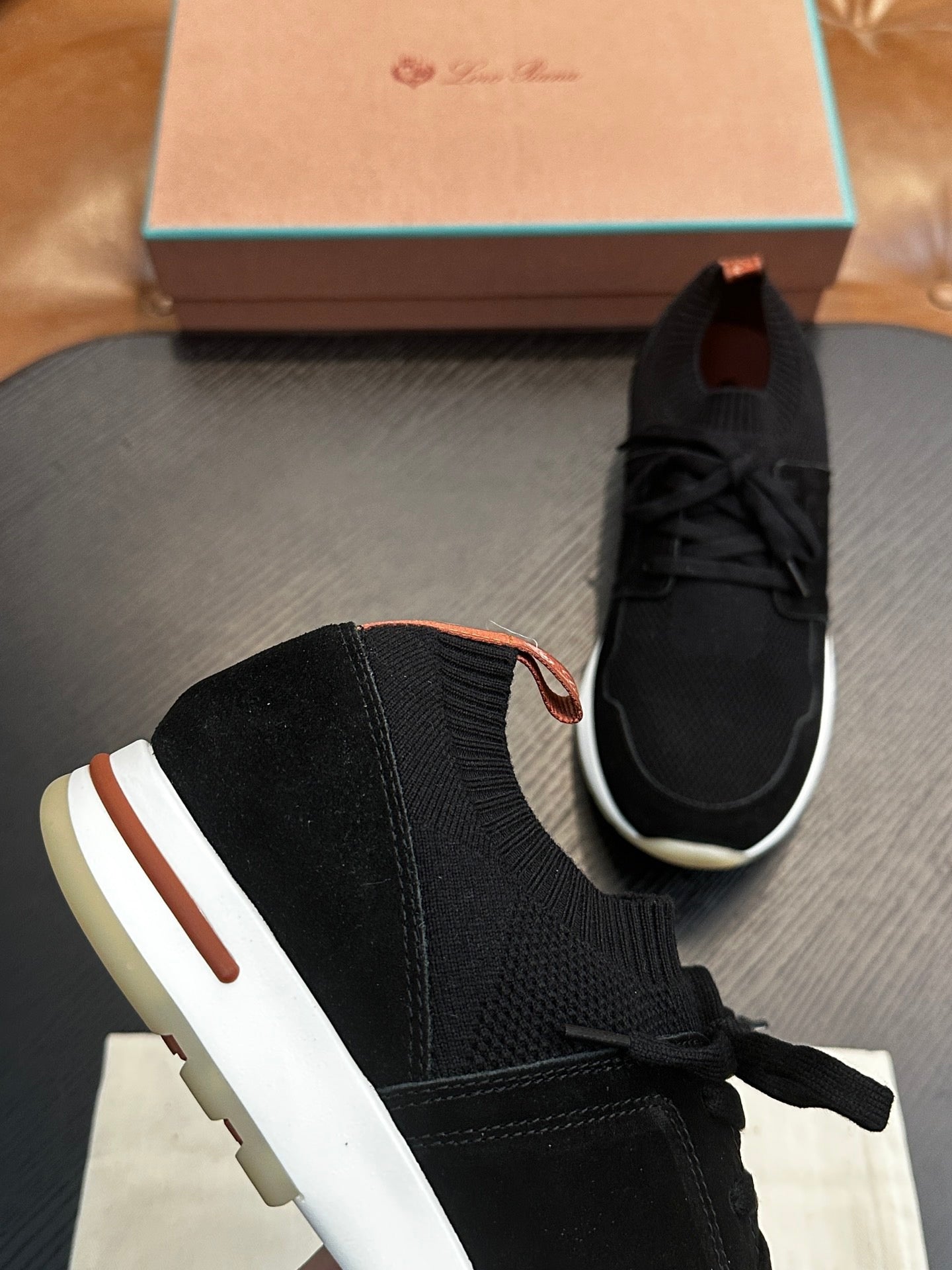 LP Sneakers