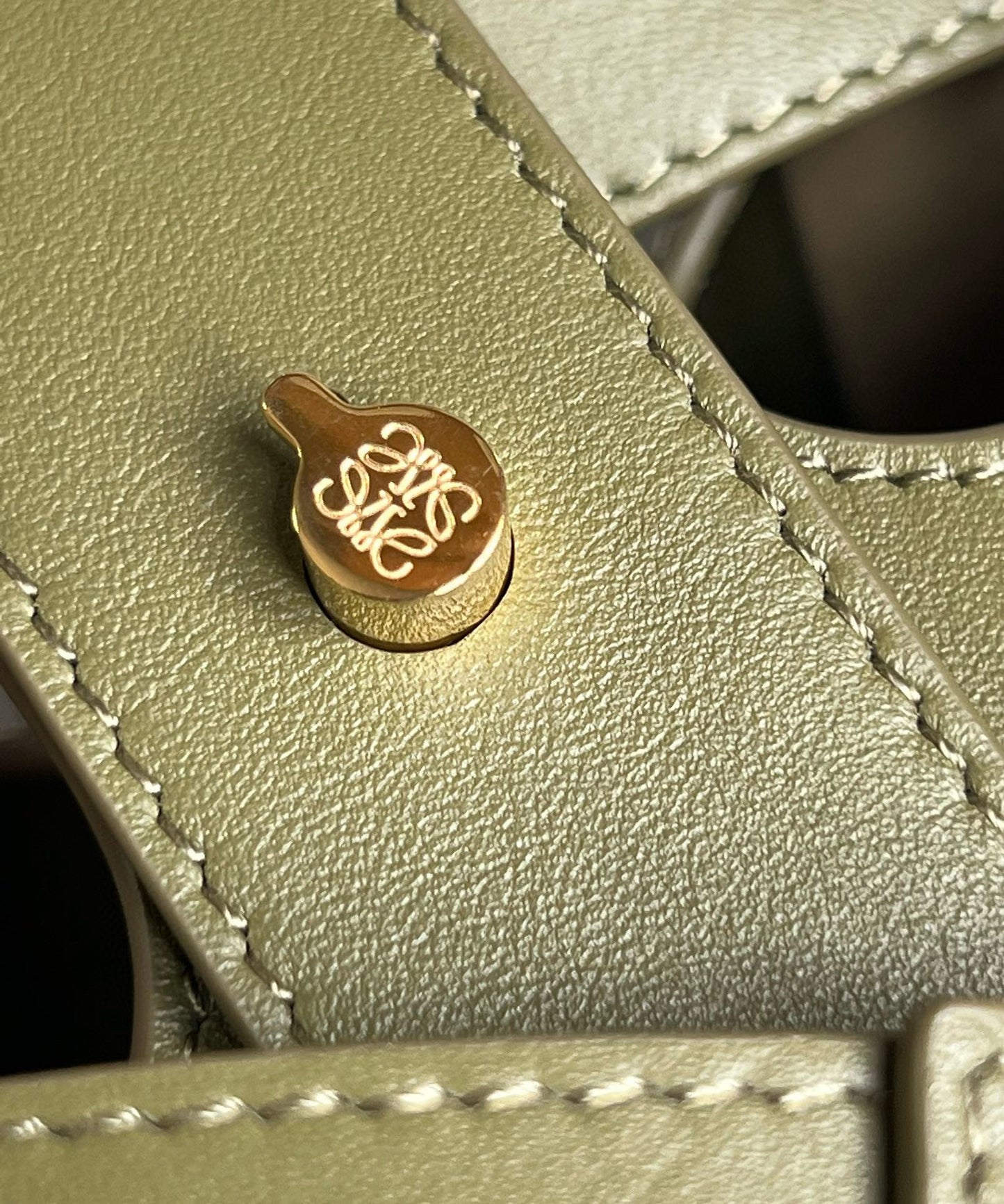Loewe Pebble Bucket Bag(16x16x19.5cm)