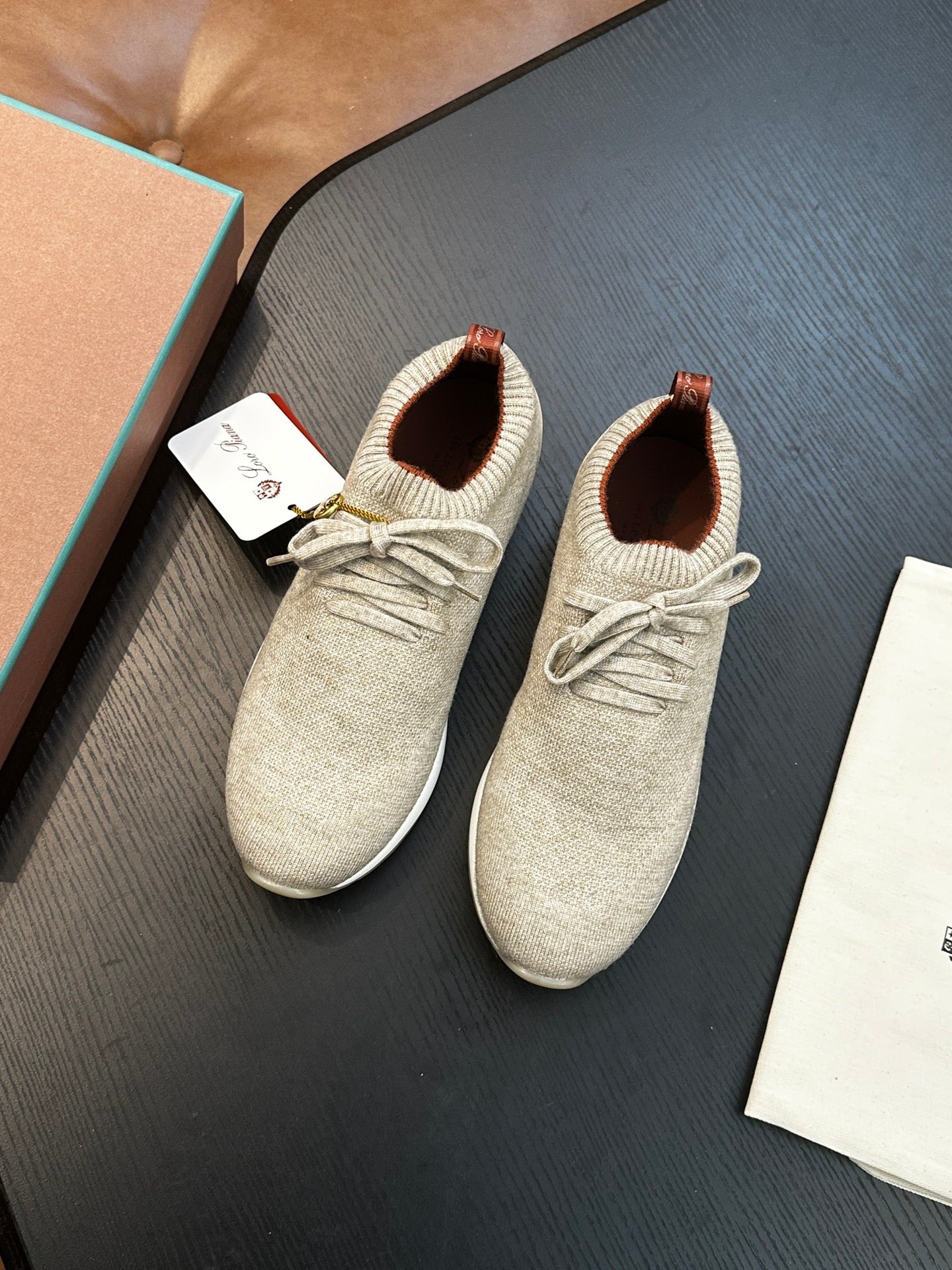 LP Sneakers