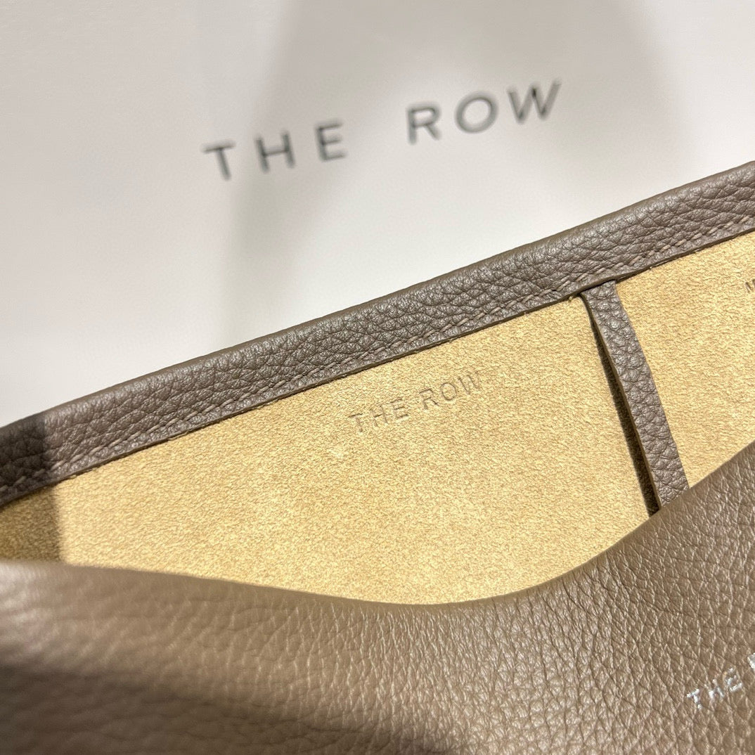 The Row Bucket Bag(24CM*22CM*11CM)