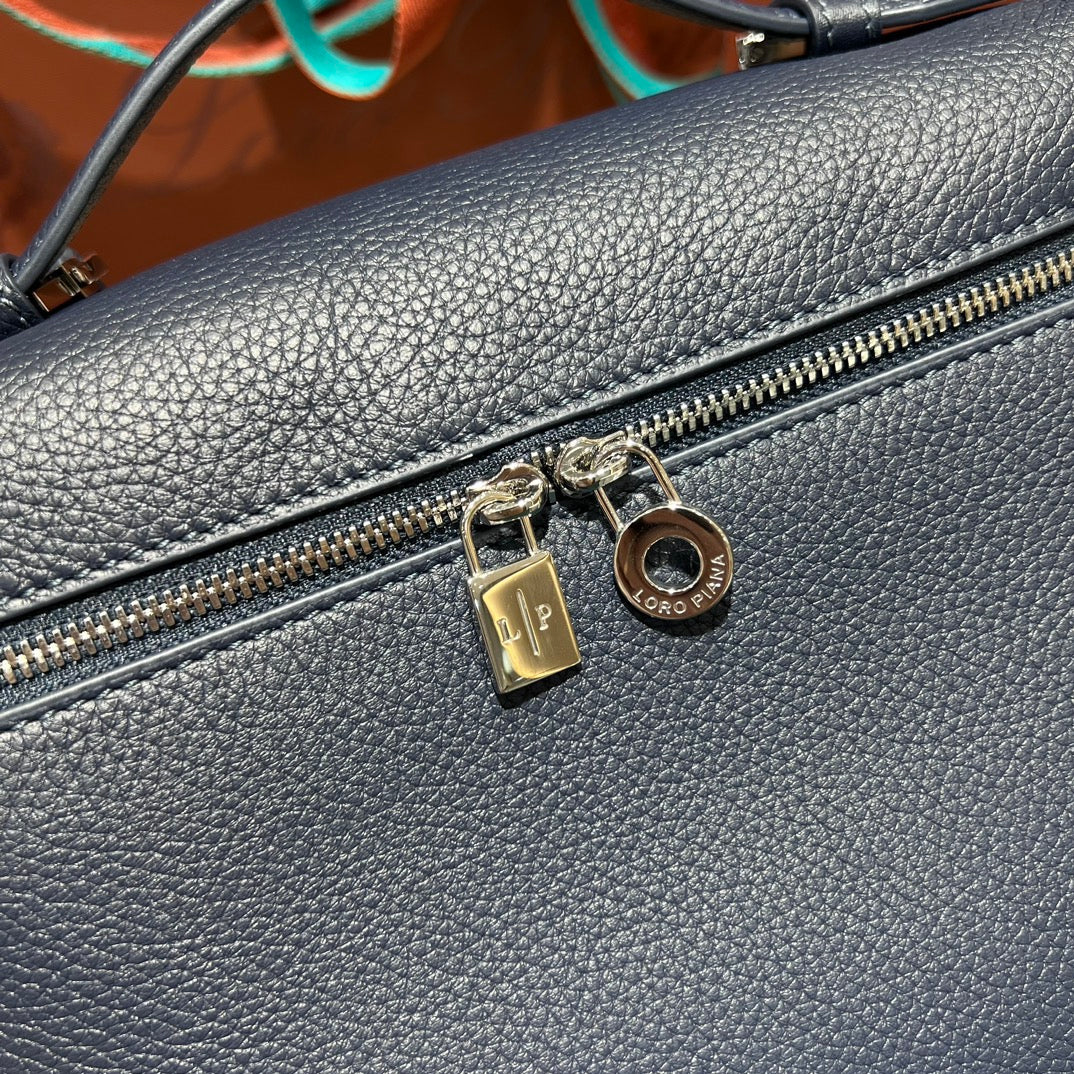 LP Extra Pocket L23.5 Backpack