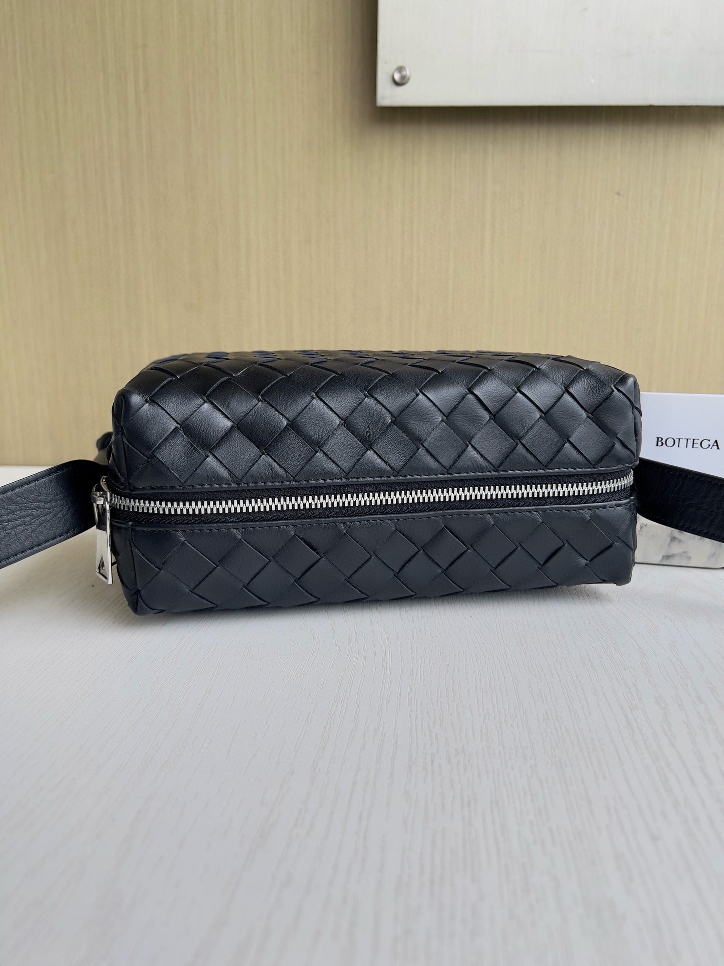BV Intrecciato Loop Camera Bag