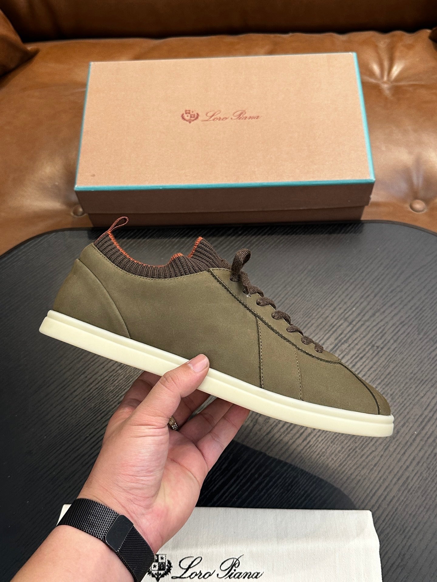 LP Sneakers