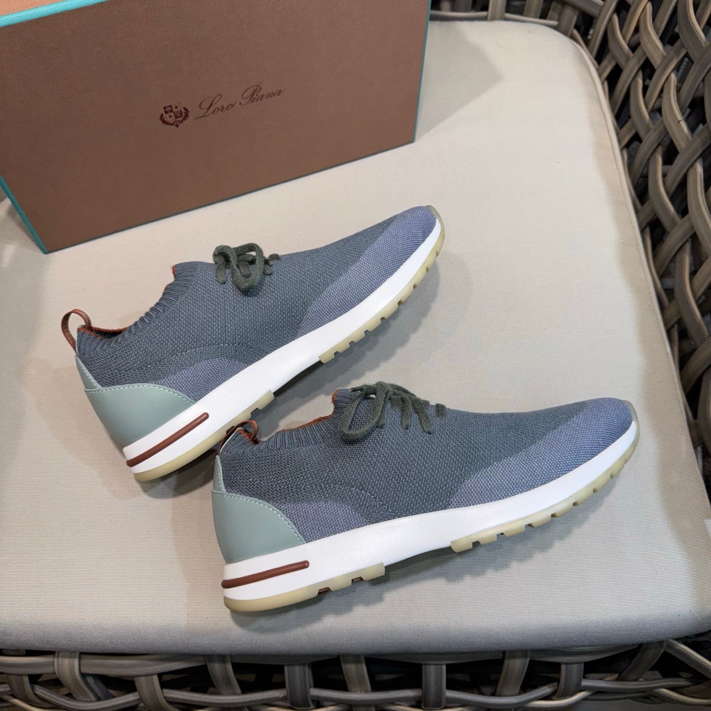 LP Sneakers