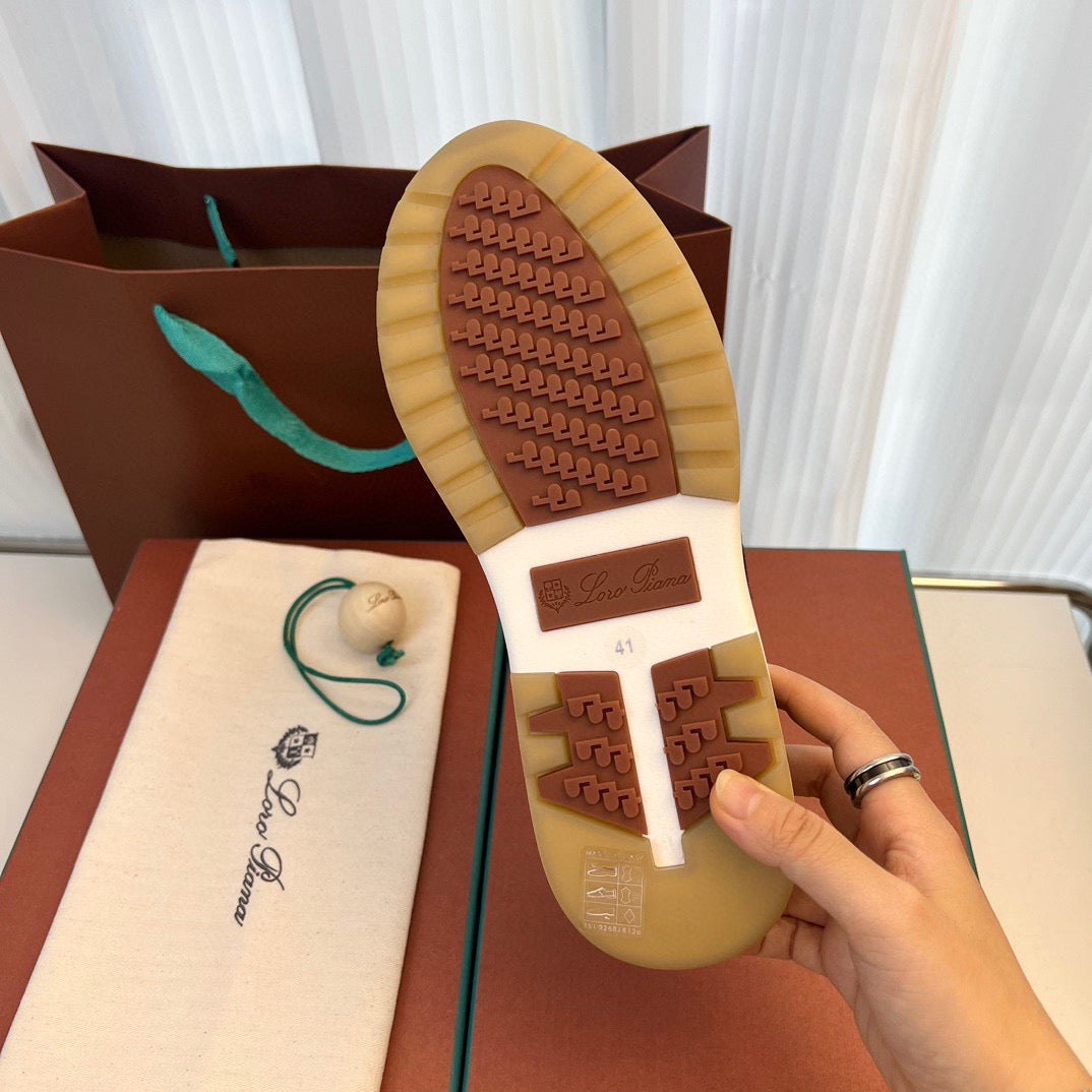 LP Sneakers