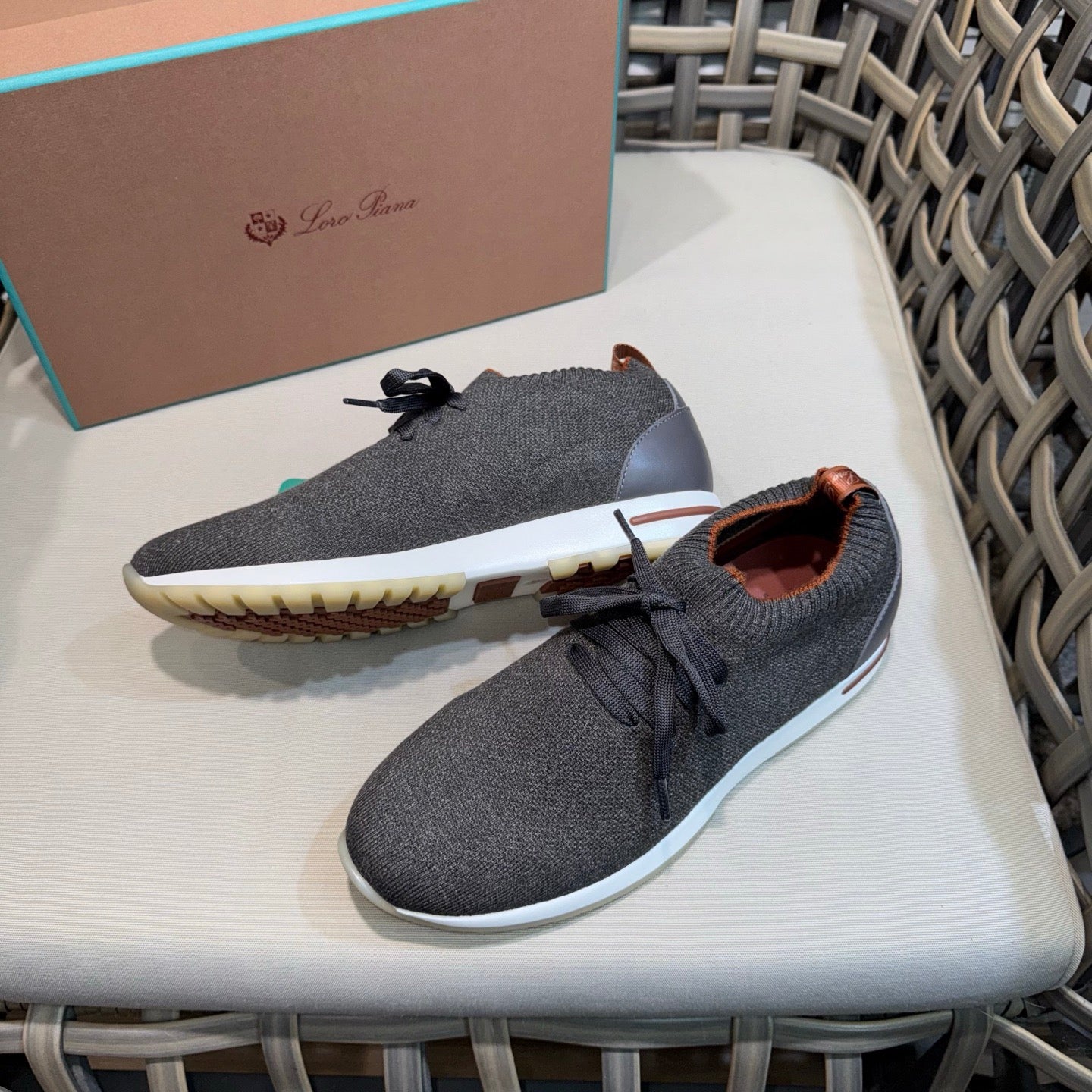 LP Sneakers