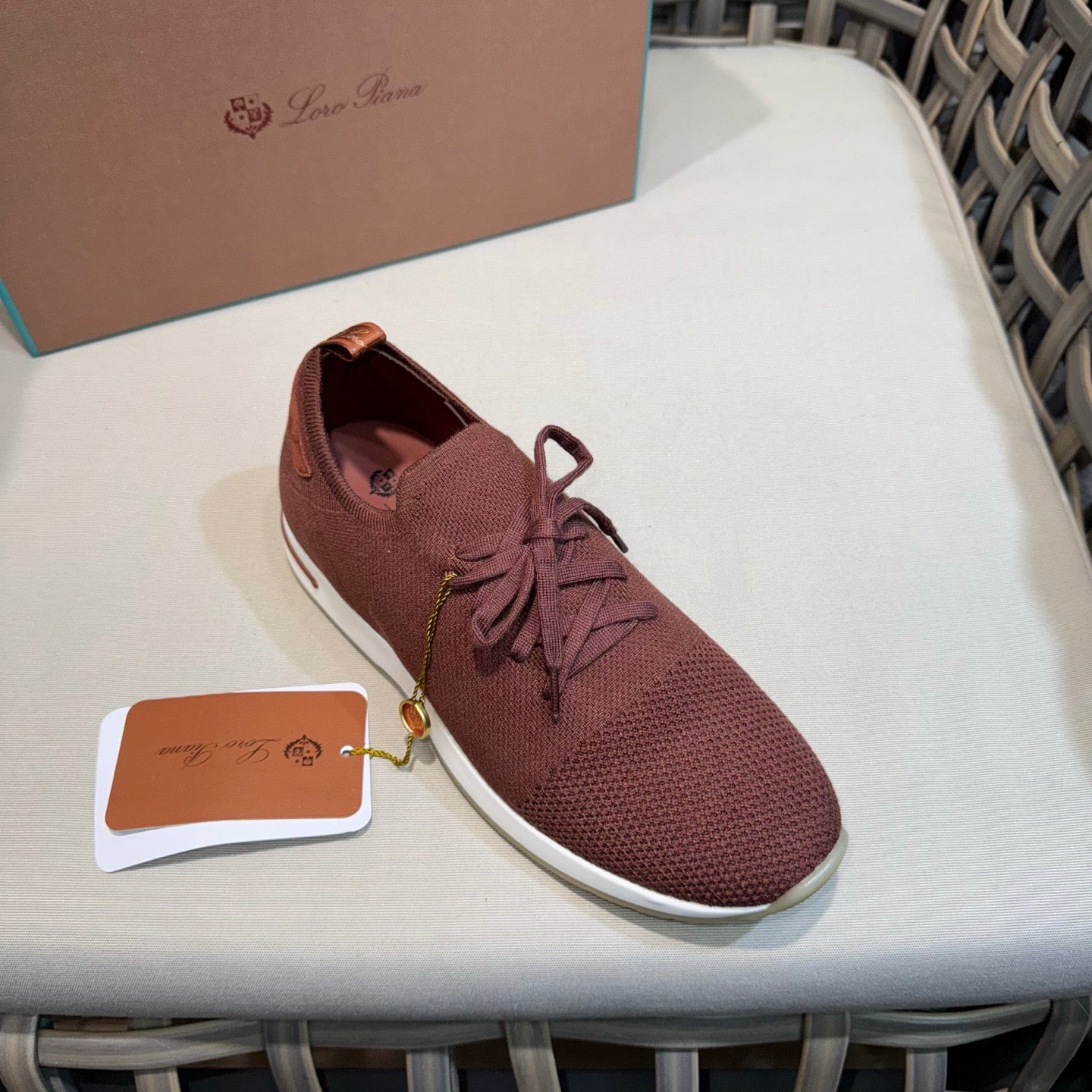 LP Sneakers