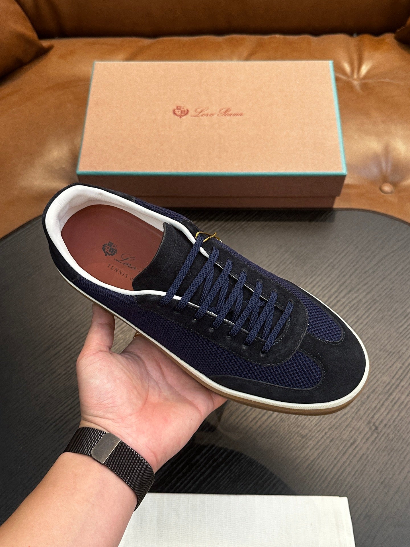 LP Sneakers