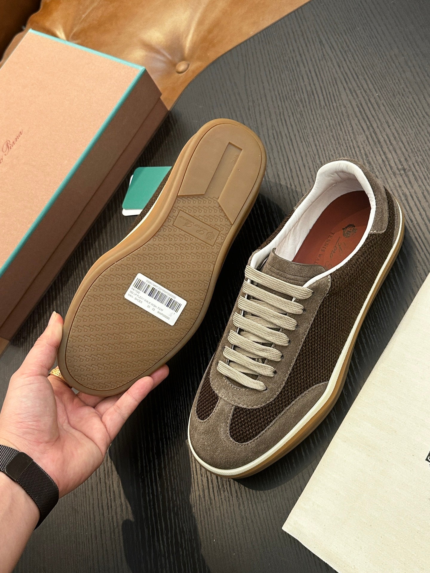 LP Sneakers