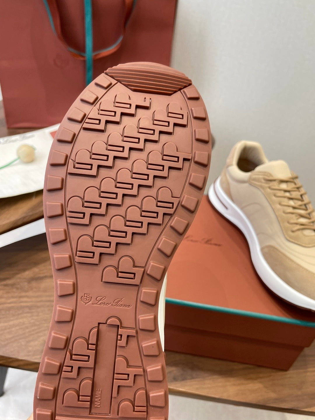 LP Sneakers